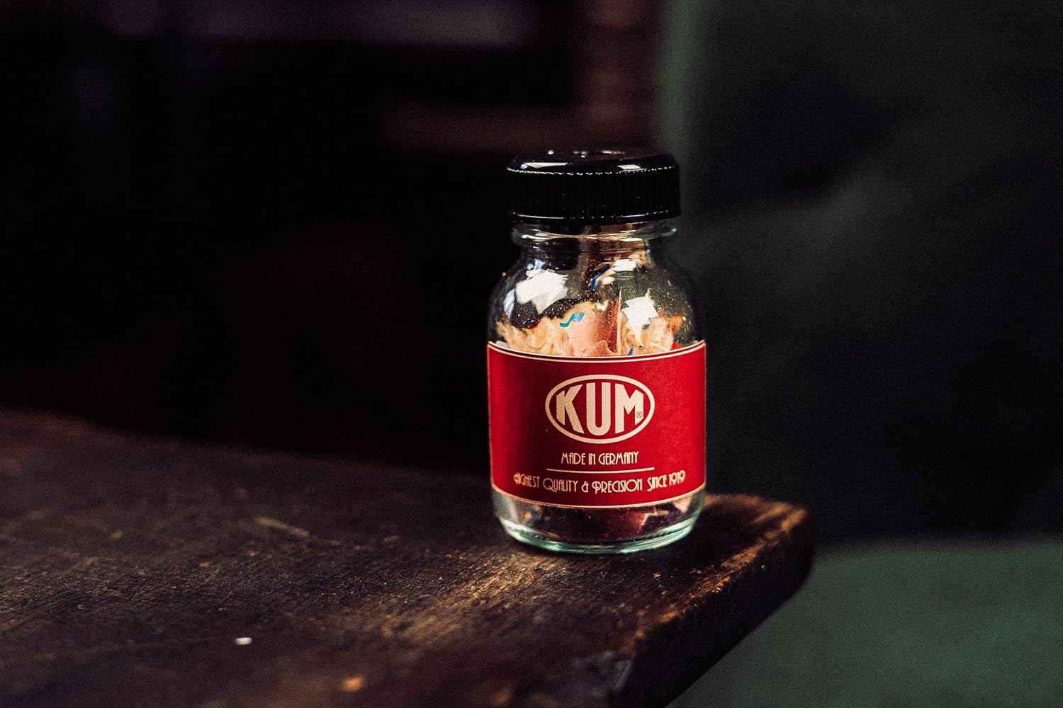 KUM GLASS BOTTLE MAGNESIUM BODY PENCIL SHARPENER. image number 3