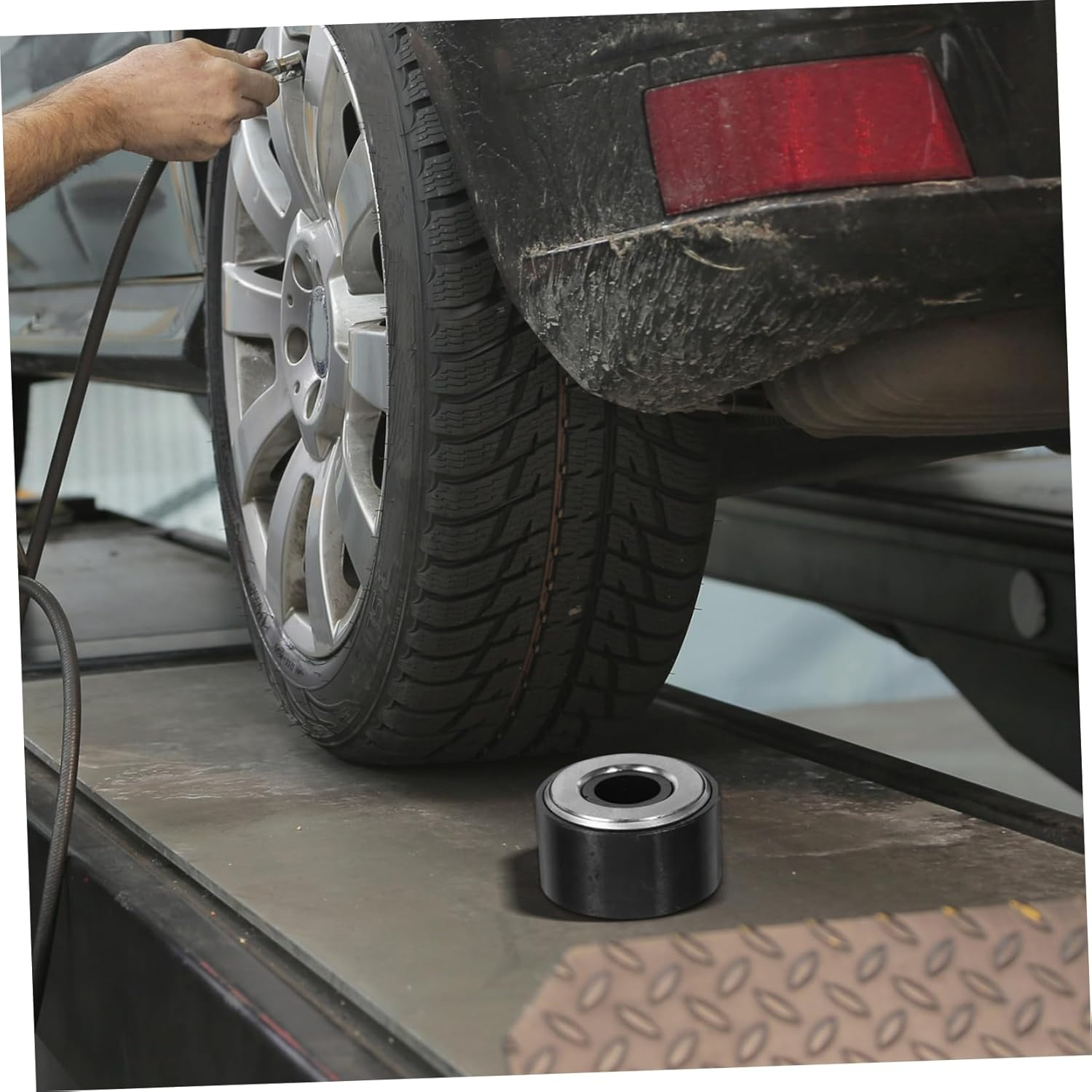 HEALEEP Automotive Wheel Installer Tool for Easy Tire Installation Design Comfortable Grip for Vehicle Types Essential Car Repair Accessory image number 4