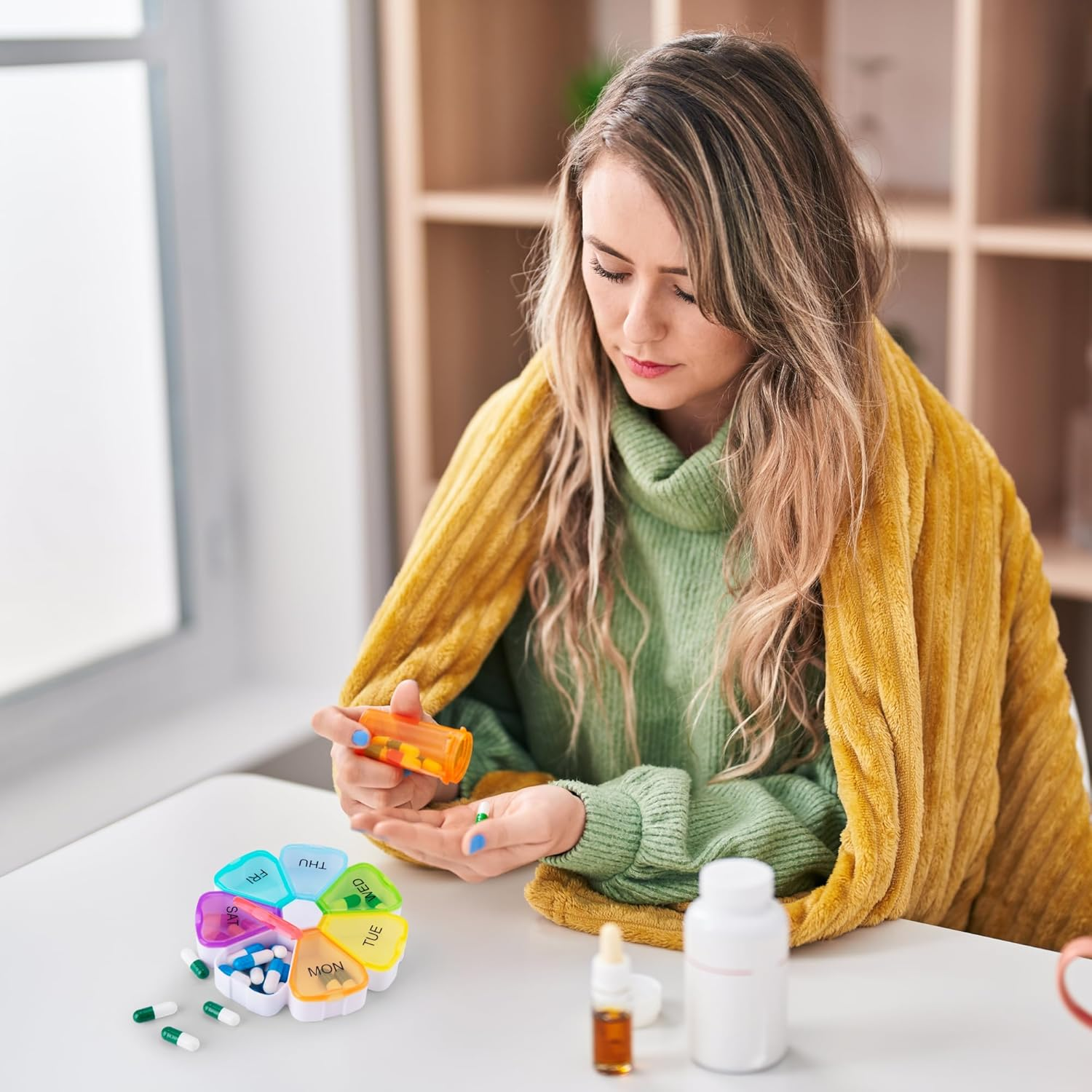 Opret Weekly Pill Organiser, Cute Pill Box 7 Day 1 Times a Day, Portable Travel Tablet Organiser with 7 Large Compartments for Vitamins Supplements Medication (Rainbow) image number 4