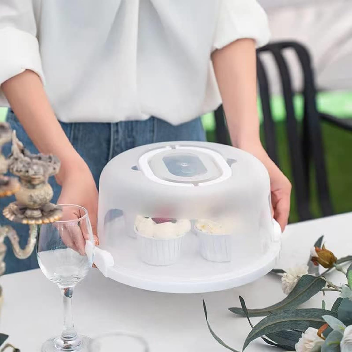 Cake Tray with Lid, 11 Inch round Cake Stand, Spacious Design for Large Cakes, Reliable Locking System, Clear Lid, Portable, White, Polypropylene, 100% Polypropylene image number 4
