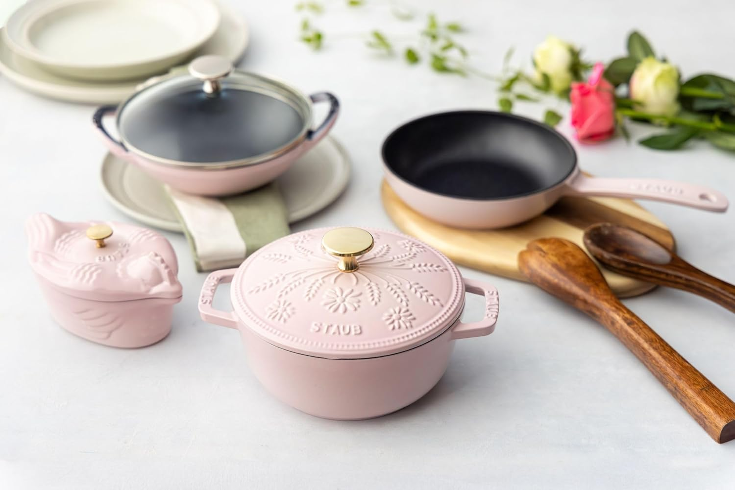 Staub Wa-Nabe Margaret Sorbet Rose Z1034-486 "Wanabe S Margaret Sorbet Rose 6.3 Inches (16 Cm) Two-Handed Cast Enameled Pot, Cooking Rice, Induction Compatible image number 6