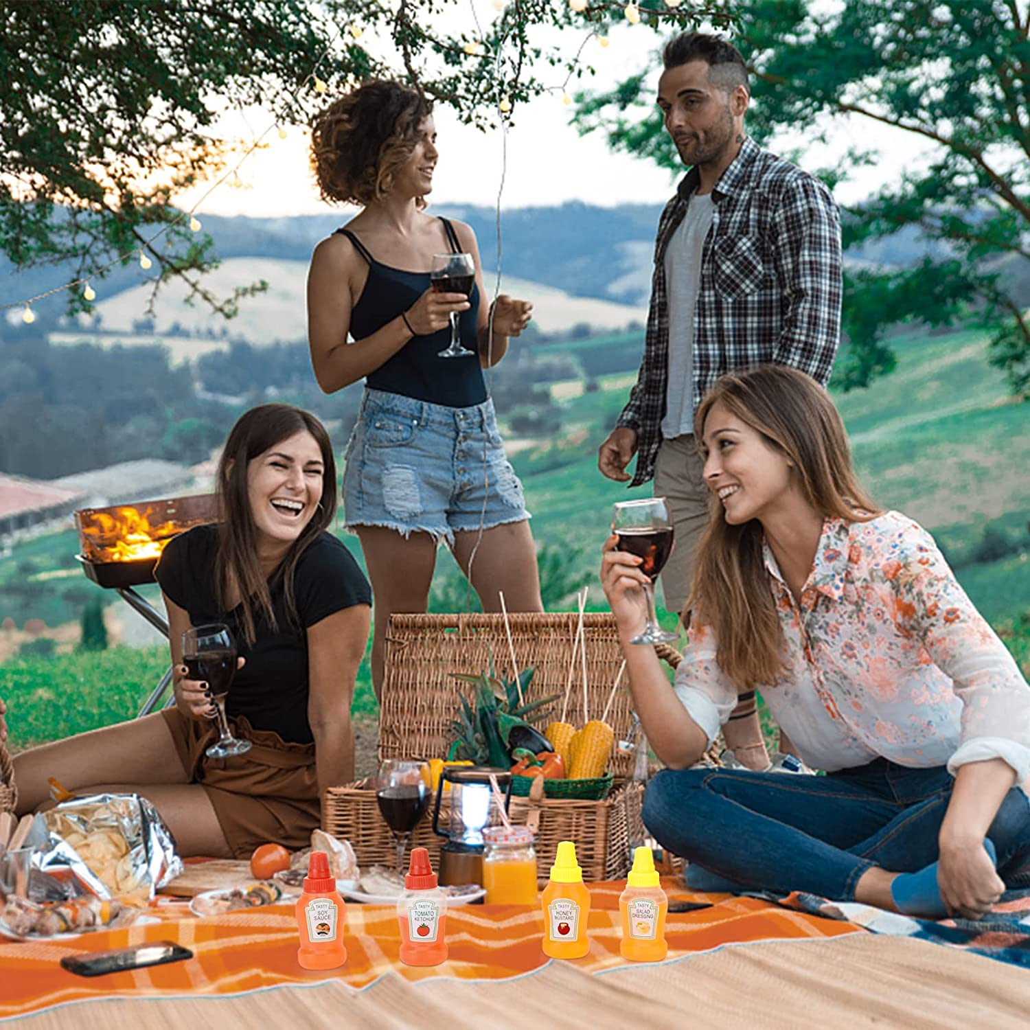 Jspupifip Mini Ketchup Bottles with Sturdy Screw Cap, 25Ml Mini Condiment Squeeze Bottles Portable Honey Sauce Salad Dressing Dispensers Jars Containers for Adults Lunch Box (4)