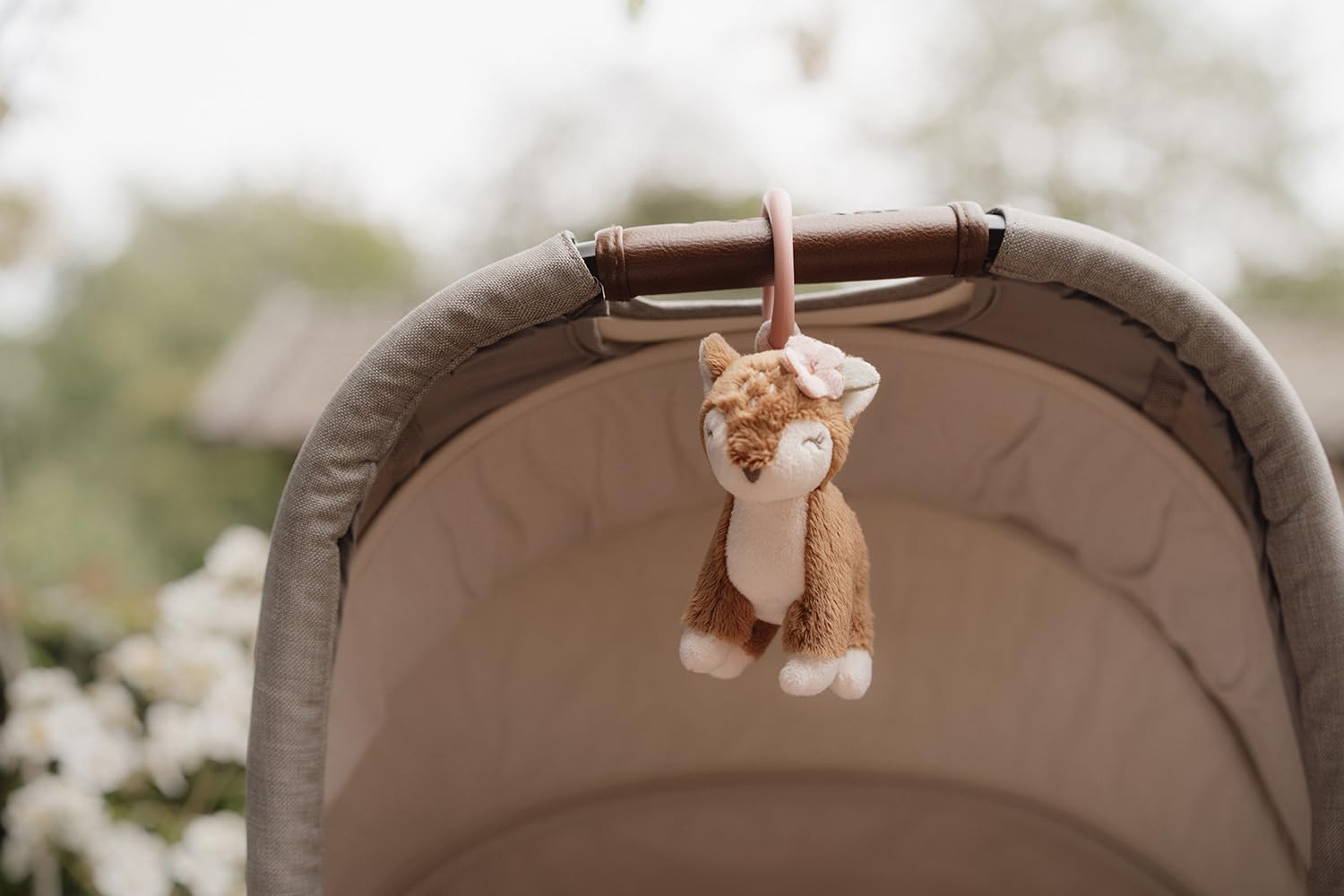 Little Dutch Fairy Garden Pull & Shake Deer image number 2