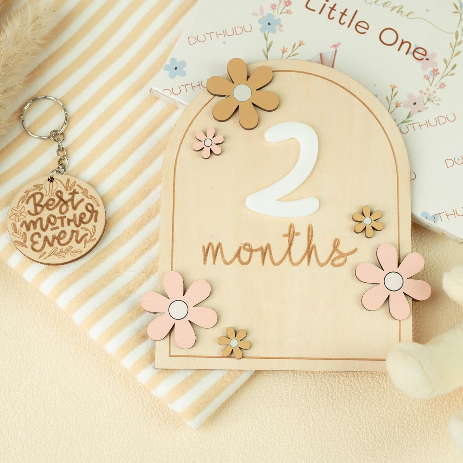 Monthly Baby Milestone Signs - Baby Monthly Milestone Wooden Circles for 1-12 Month Photos & Gender Neutral Announcement Cards (Flower) image number 4