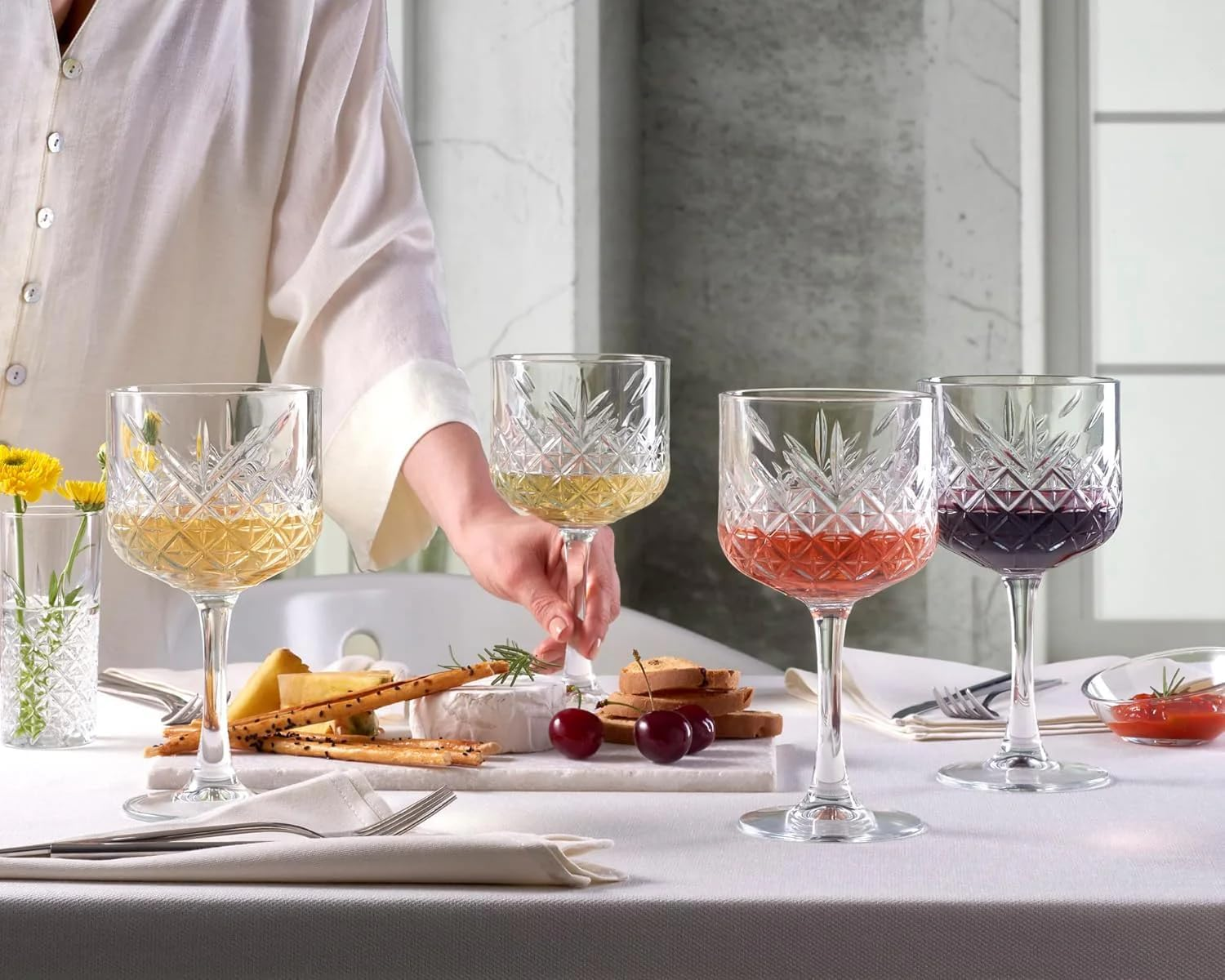 DELISOGA Timeless Cocktail Glasses Gin & Tonic | Long Stemware Glass Set of 4-Piece | Premium Glassware for Home Bar | Perfect for Gifts, Drinking Goblet for Wine, Champagne, Mocktails (500 Ml) image number 5