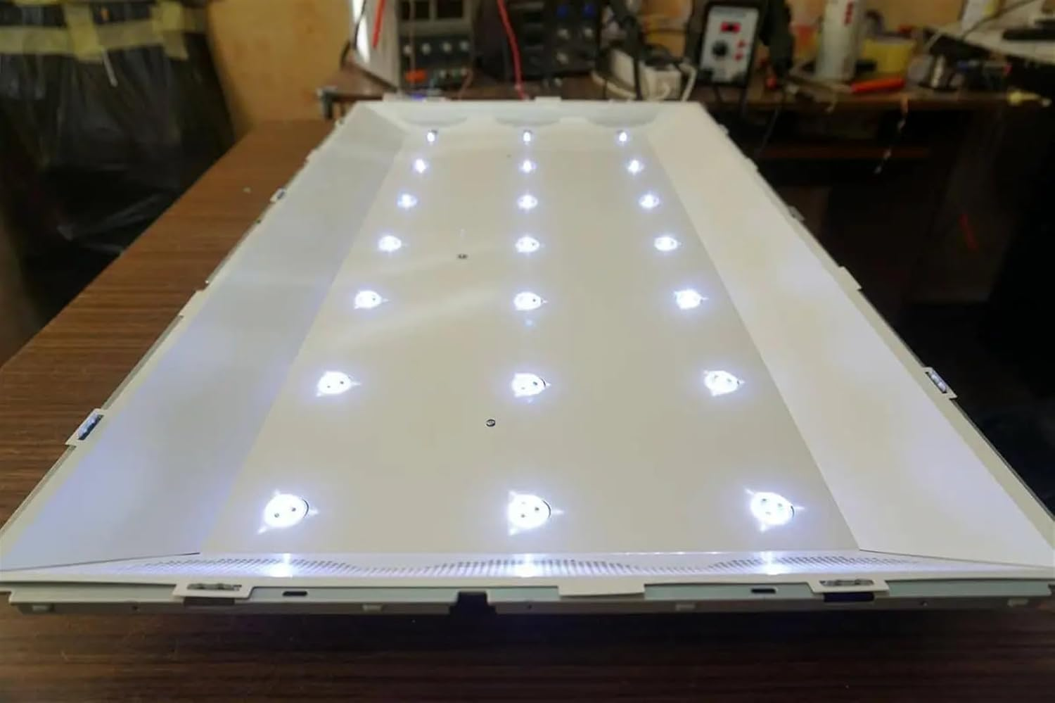 ALMVIS LED Backlight Strip for 6916L-1425A 32LN570V 32LN540S 32LN5408 32LN570V LC320DUE-SFU1 LC320DXE-JFR2 LC320DXE SFA1 LC320DXE-SG LED TV Light(Replace 3Pcs 7Led) image number 1