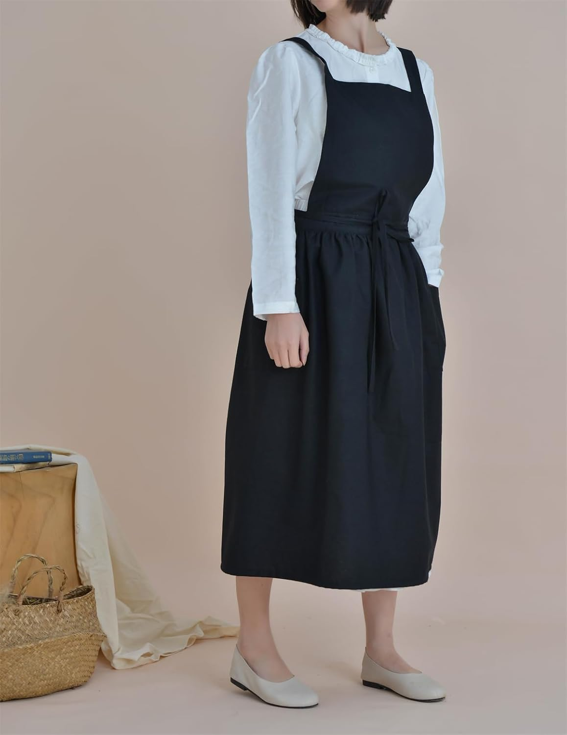 Cotton Solid Color Pinafore with Pockets Cross Back Straps Casual Bib Aprons Cooking Gardening Coffee Shop image number 2