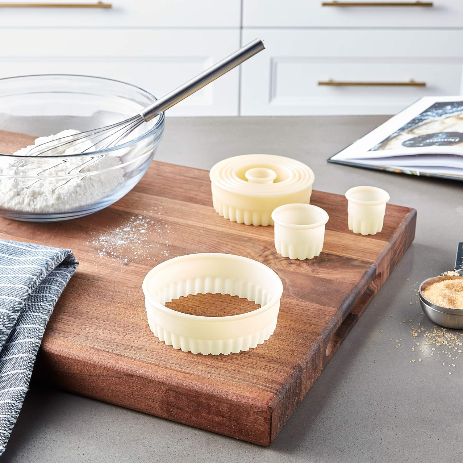 Mercer Culinary M35501 9-Piece round Fluted Nylon Cutter Set image number 5