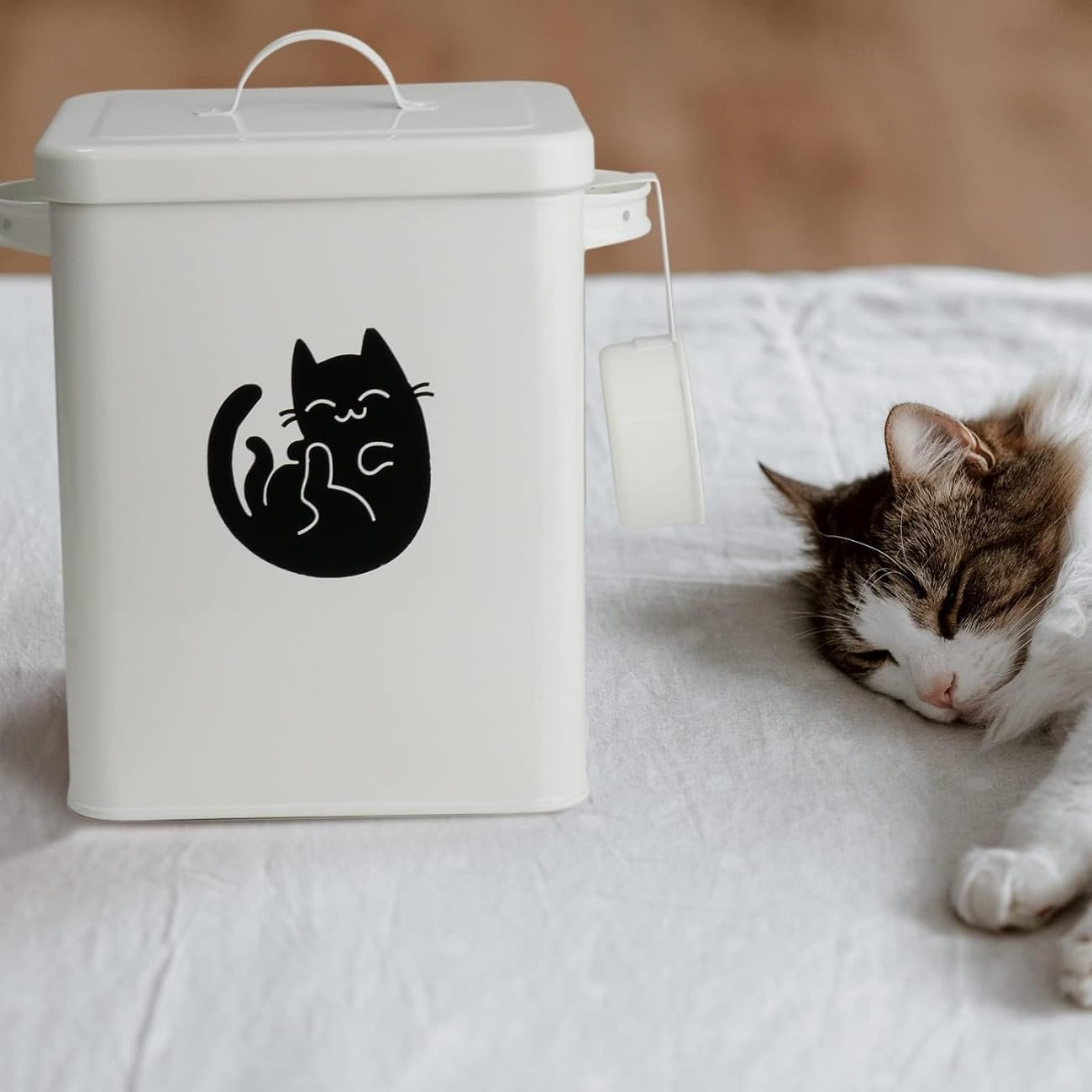 WADY Cat Food Container, Large Capacity Cat Food Storage Container, Airtight Pet Food Organizer for Cats & Dogs, Airtight Dog Food Storage Container (White) image number 6