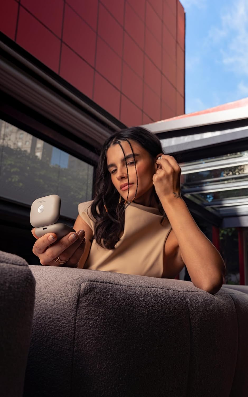 Motorola Moto Buds Plus, Wireless Headphones, Active Noise Cancellation, Wireless Headphones Sound by Bose, Spatial Sound Dolby Atmos with Bluetooth Headphones, Battery Life up to 38 Hours image number 5