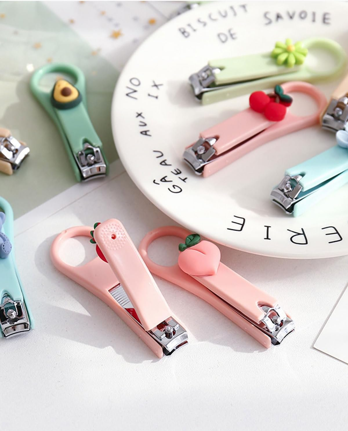 SCJJZ Kids Cartoon Mini Nail Clippers, 3 Pieces, Stainless Steel, Multicoloured, Safe Design, Suitable for Boys, Girls, Women image number 4