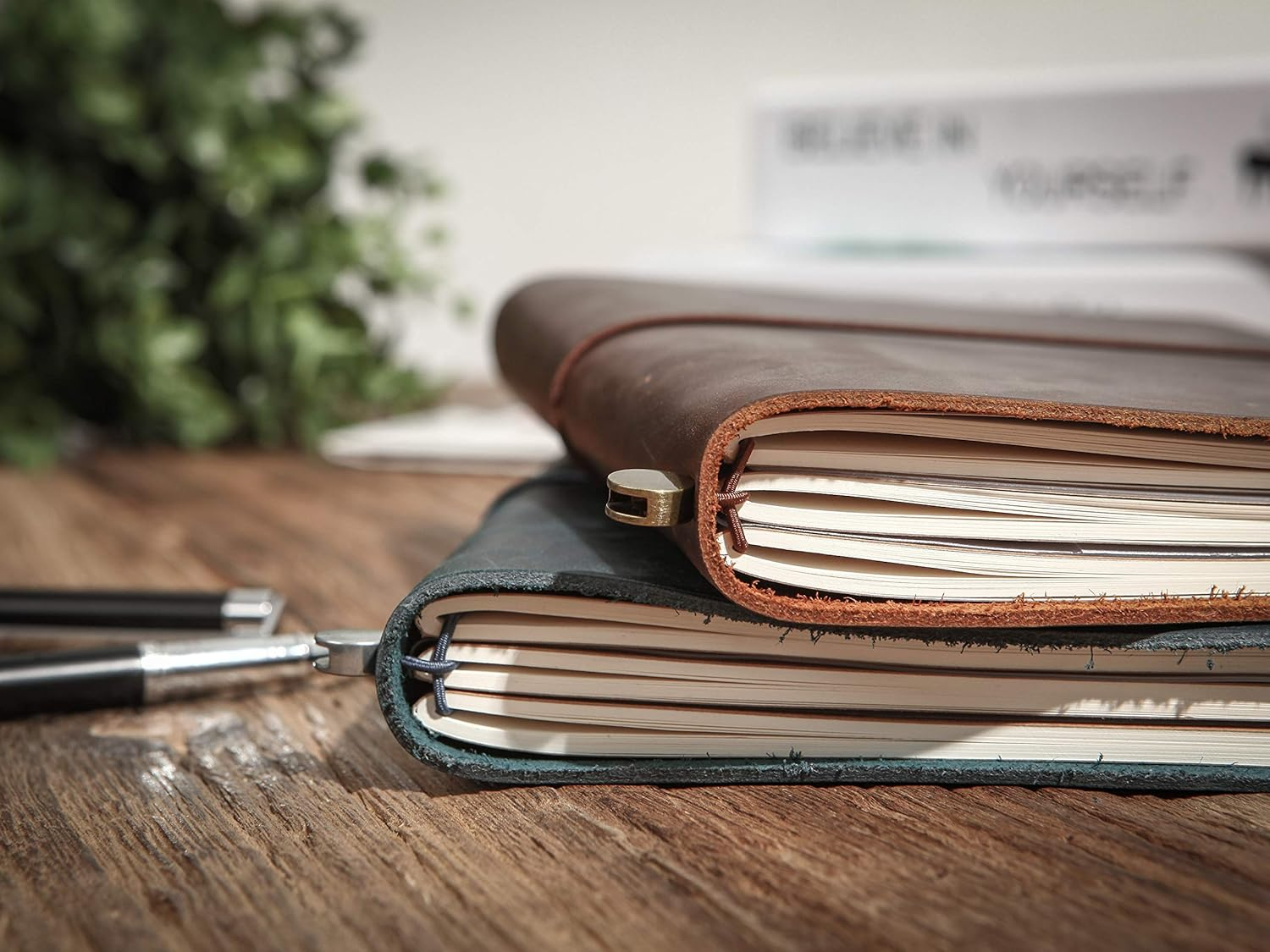 Collasaro Travelers Notebook Refillable Genuine Leather Travel Journal for Men Women image number 6