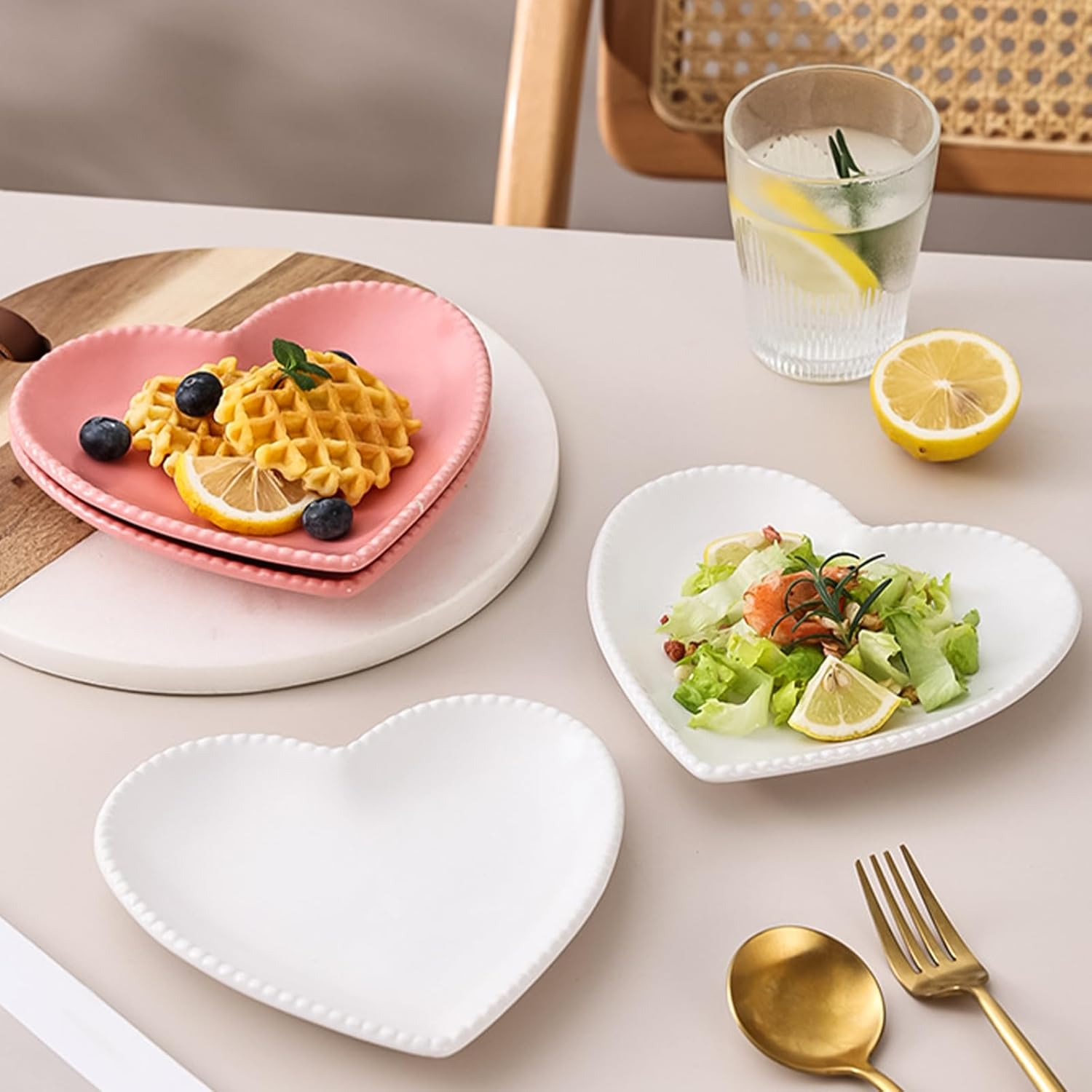 MLKLDOU Heart Shaped Dinner Plates 2Pcs, Ceramic Construction, 6.5 Inch Appetizer Plates Set for Home Kitchen Wedding Birthday Party Decor