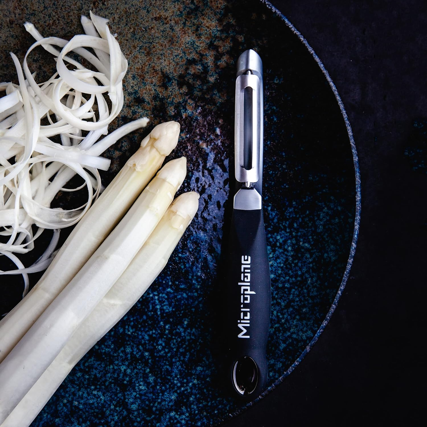 Microplane 48091 Professional Peeler Stainless Steel/Black for Right and Left Hand Use image number 2