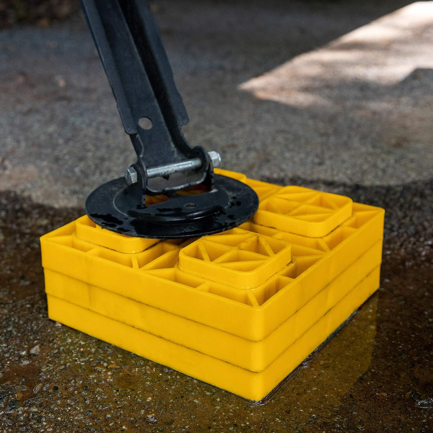 Camco Heavy Duty Leveling Blocks, Ideal for Leveling Single and Dual Wheels, Hydraulic Jacks, Tongue Jacks and Tandem Axles (4 Pack)