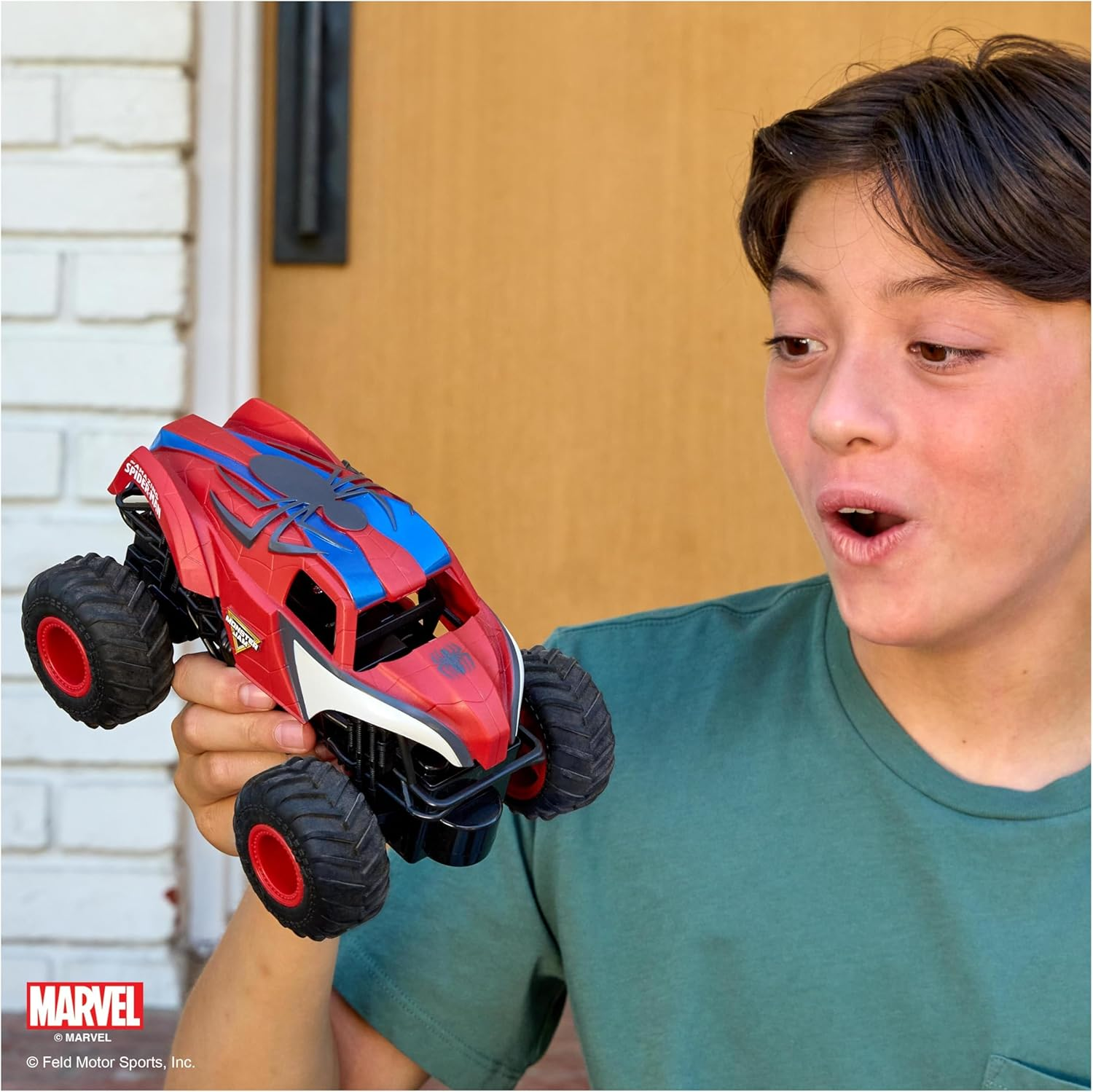 Monster Jam, Marvel the Amazing Spider-Man RC Monster Truck, 1:24 Scale, Kids Toys for Boys and Girls Ages 4 and Up image number 3