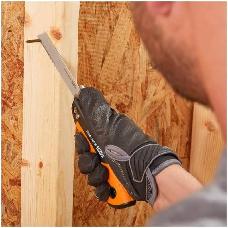 Fiskars Pro POWER TOOTH Compact Utility Hand Saw (6 in Blade.)