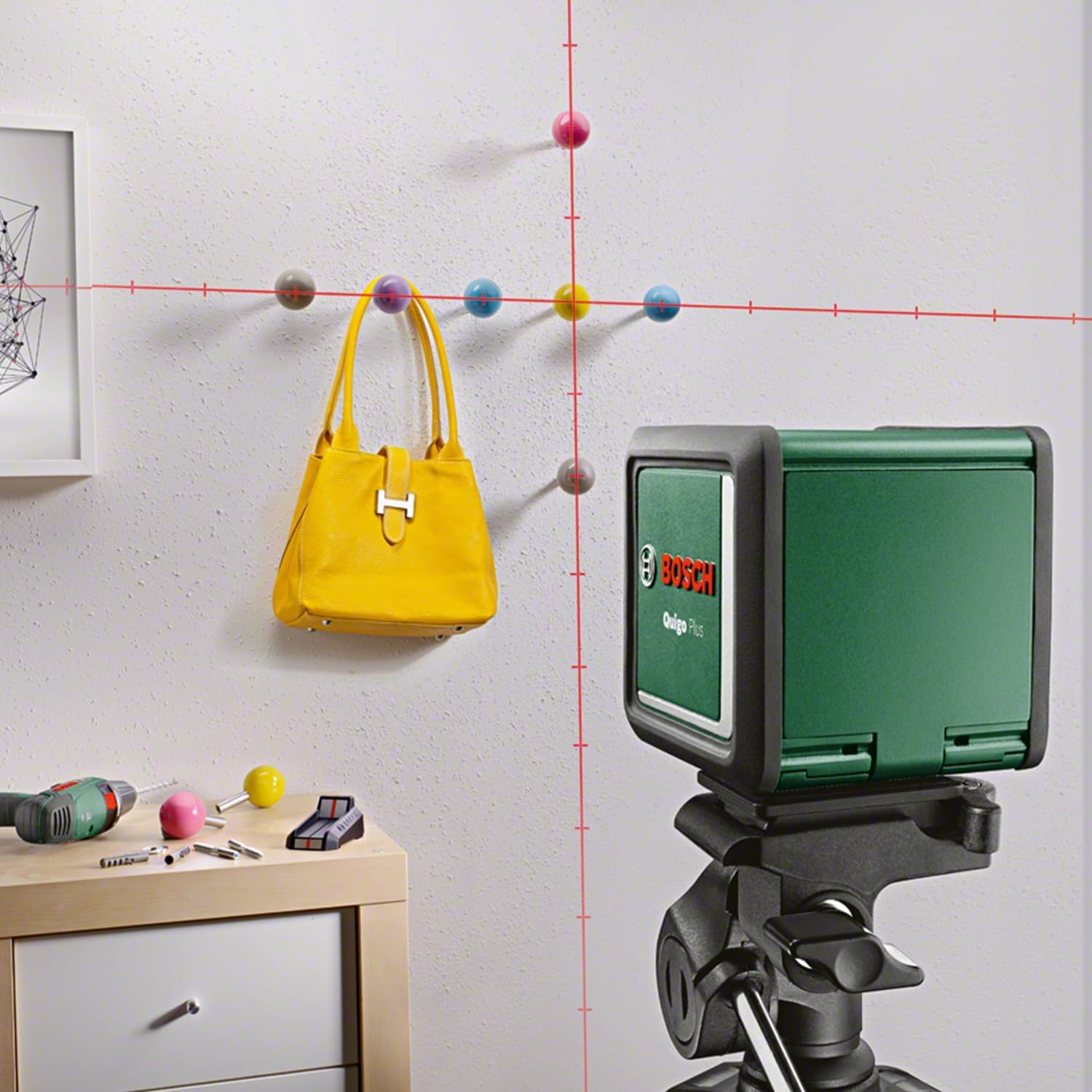 Bosch Cross Line Laser Quigo plus with Tripod (Easy Alignment at Equal and Variable Distances Thanks to Markings on the Laser Line, in Cardboard Box) image number 3