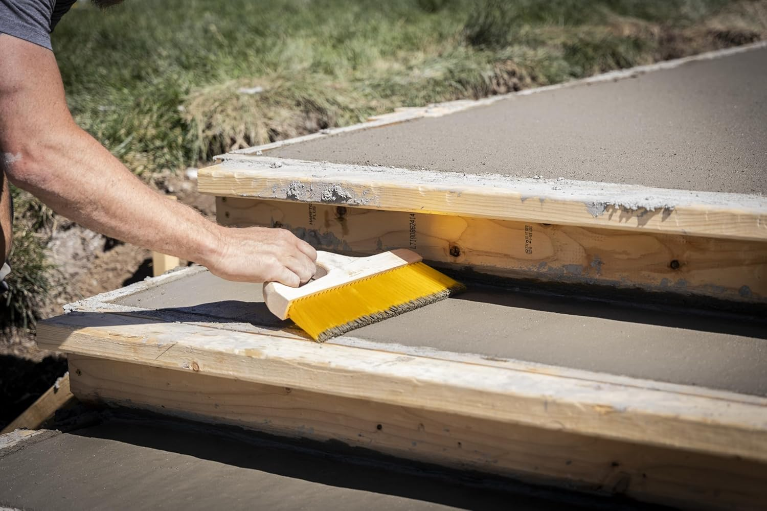 MARSHALLTOWN Handle Brush, Medium Yellow Polypropylene 3 Inch Bristles, Offset Handle for Comfort, Texturing Concrete in Curbs, Gutters, and Other Hard to Reach Areas, YP985M image number 2