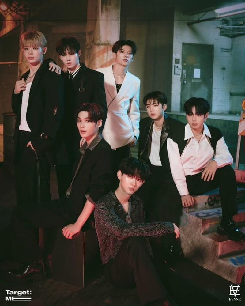 EVNNE Target : ME 1St Mini Album Standard V Version Cd+88P Photobook+1P Folding Poster on Pack+1P Photocard+1P Postcard+1Ea Sticker+1P ID Photo+1P Message Card+Tracking Sealed