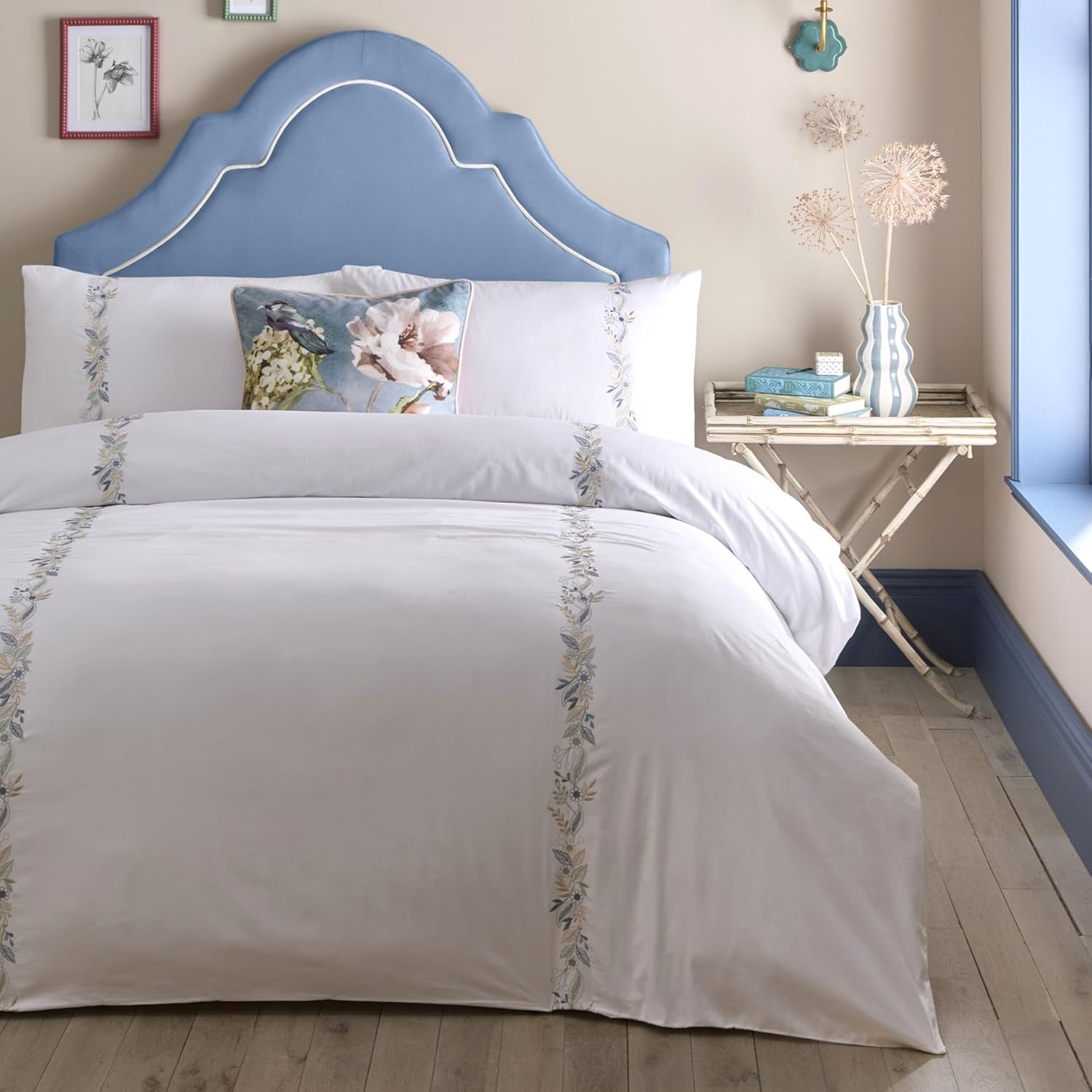 Appletree - Floral Embroidery White Duvet Cover - Double Bedding Size (200 X 200Cm) - Soft 200 Thread Count - 100% Natural Cotton - 2 Pillowcases - Luxury White Bedding with Flower Embroidery image number 2