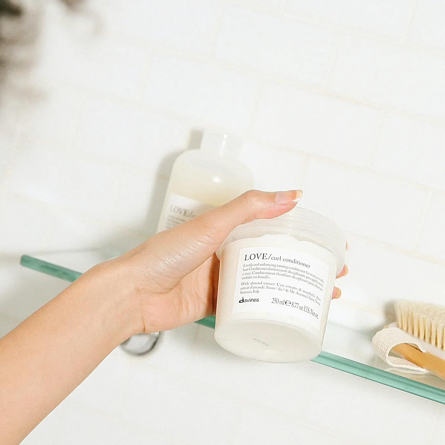 Davines Love Lovely Curl Enchancing Taming Conditioner (For Wavy or Curly Hair) 250Ml image number 6