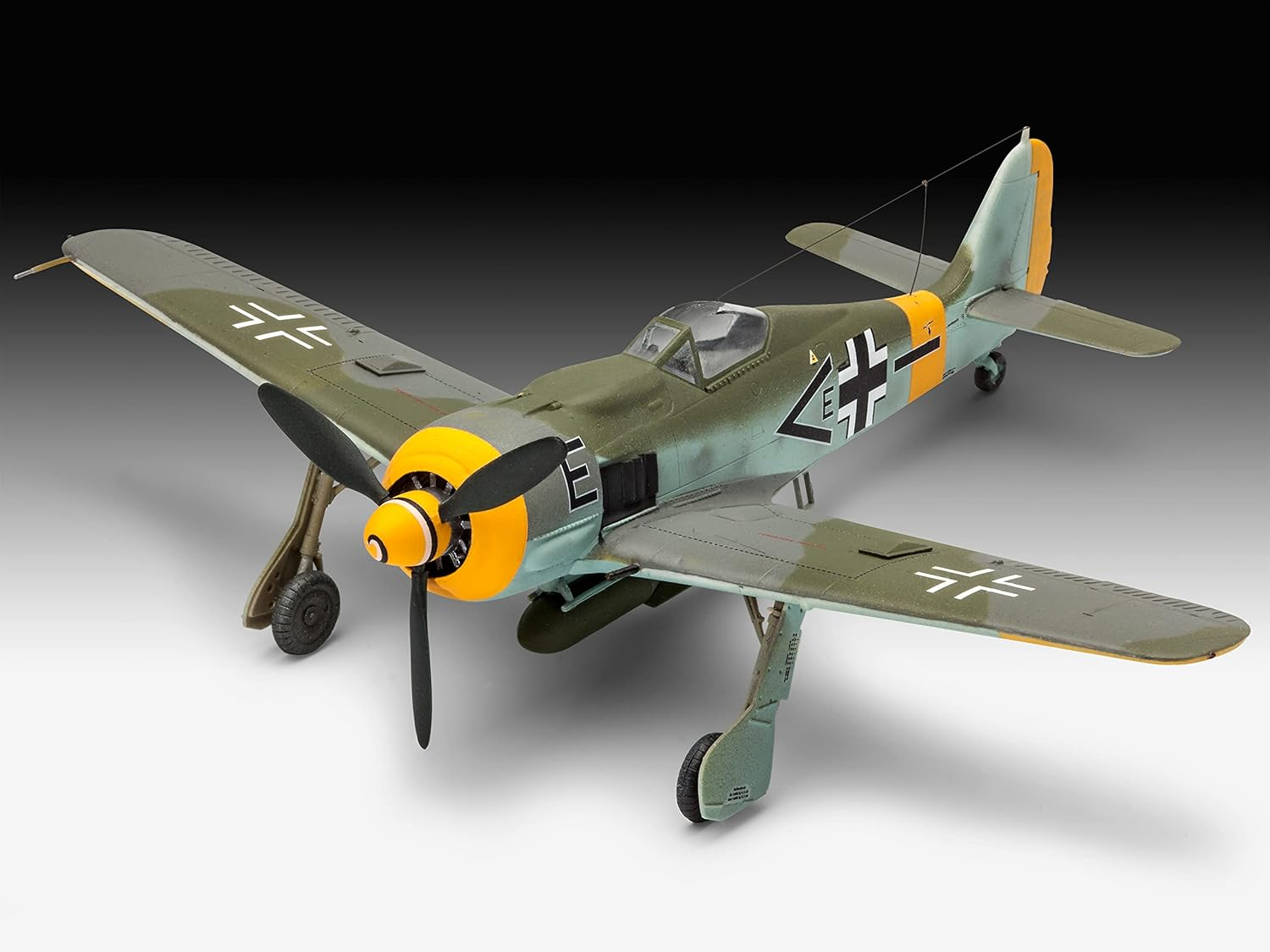 Revell 1:72 Scale Level 3 Focke Wulf Fw190 F-8 Model Kit image number 1