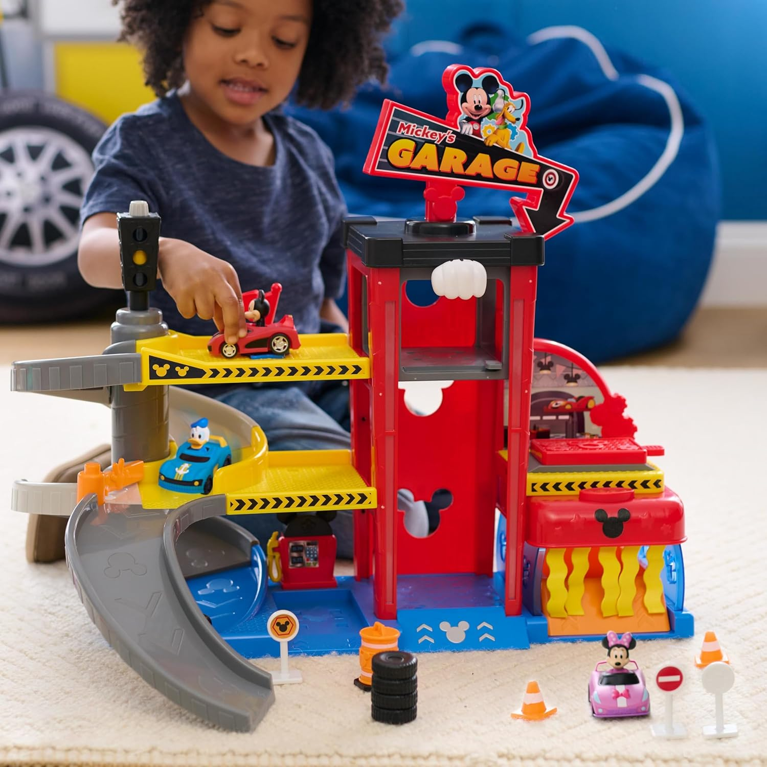 Disney Junior Mickey Mouse Ready to Race Garage, Lights and Sounds, 19-Piece Vehicle Playset, Kids Toys for Ages 3 up by Just Play image number 5