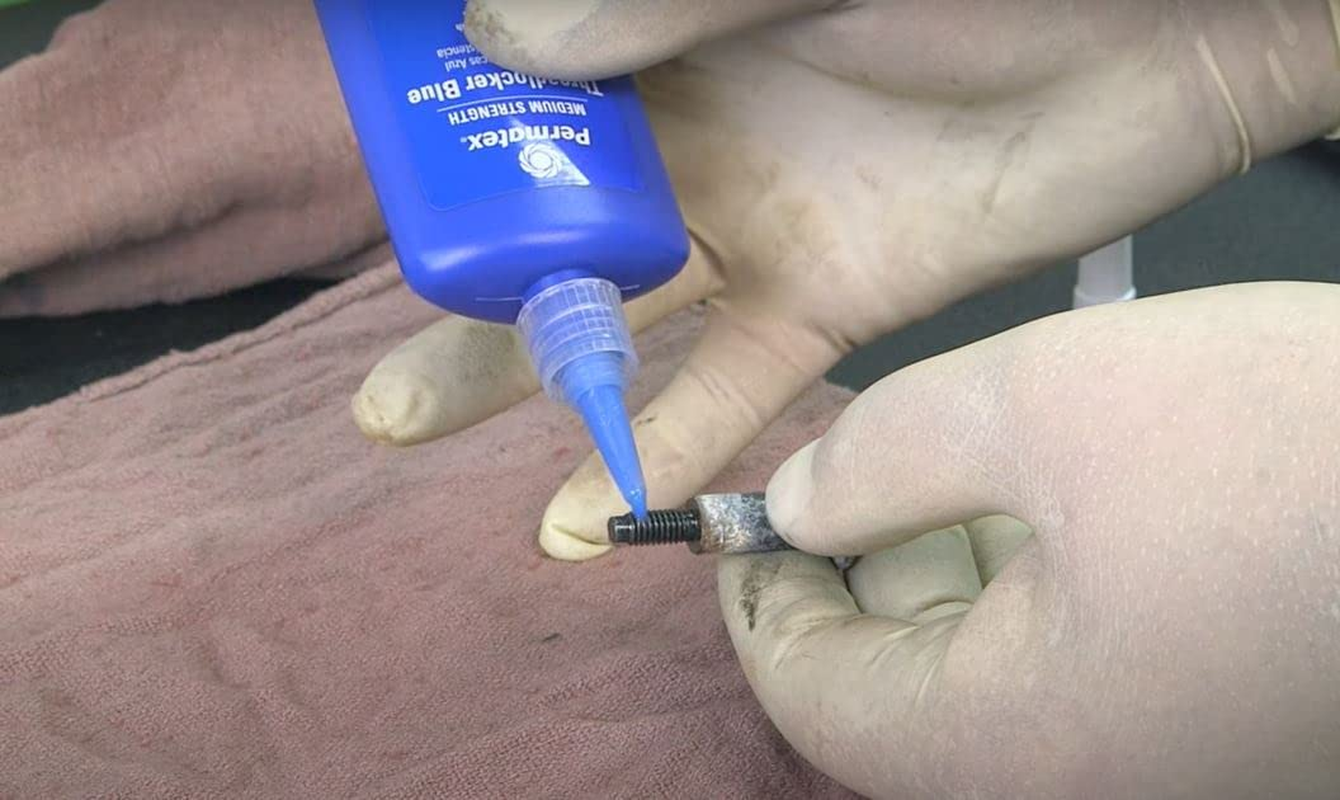 Permatex Medium Strength Threadlocker, Blue, 50 Ml image number 3