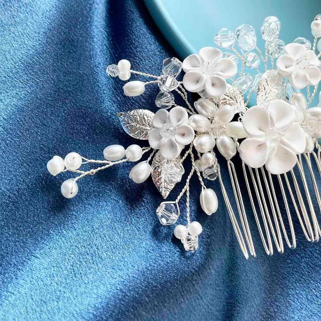 Resweky Bride Wedding Flower Hair Comb Pearl Bridal Hair Side Comb Pieces Bridal Hair Accessories for Women and Girls (Silver) image number 2