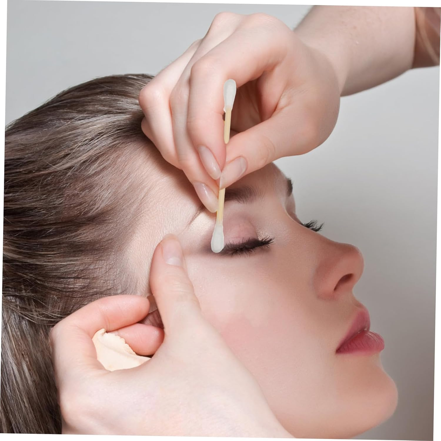 100Pcs Organic Cotton Swabs Sterilized Makeup Cleaning Sticks for Ear Wax Detail Cleaning Gentle Bamboo Tips Dual-Ended Portable for Travel