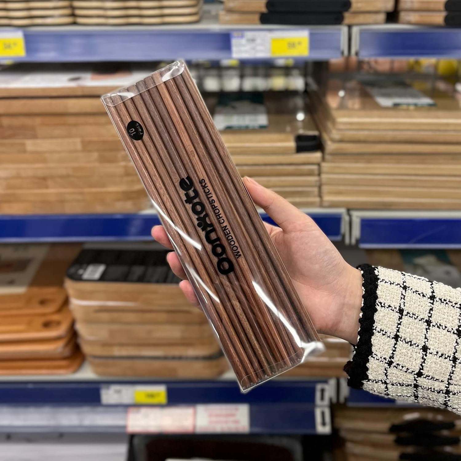 Donxote Wooden Chopsticks, 9.84 Inch Reusable Natural Healthy Chopsticks, Asian Classic Style for Dining Room, Kitchen, Japanese Noodles, Korea Gourmet, Set of 10 Pairs