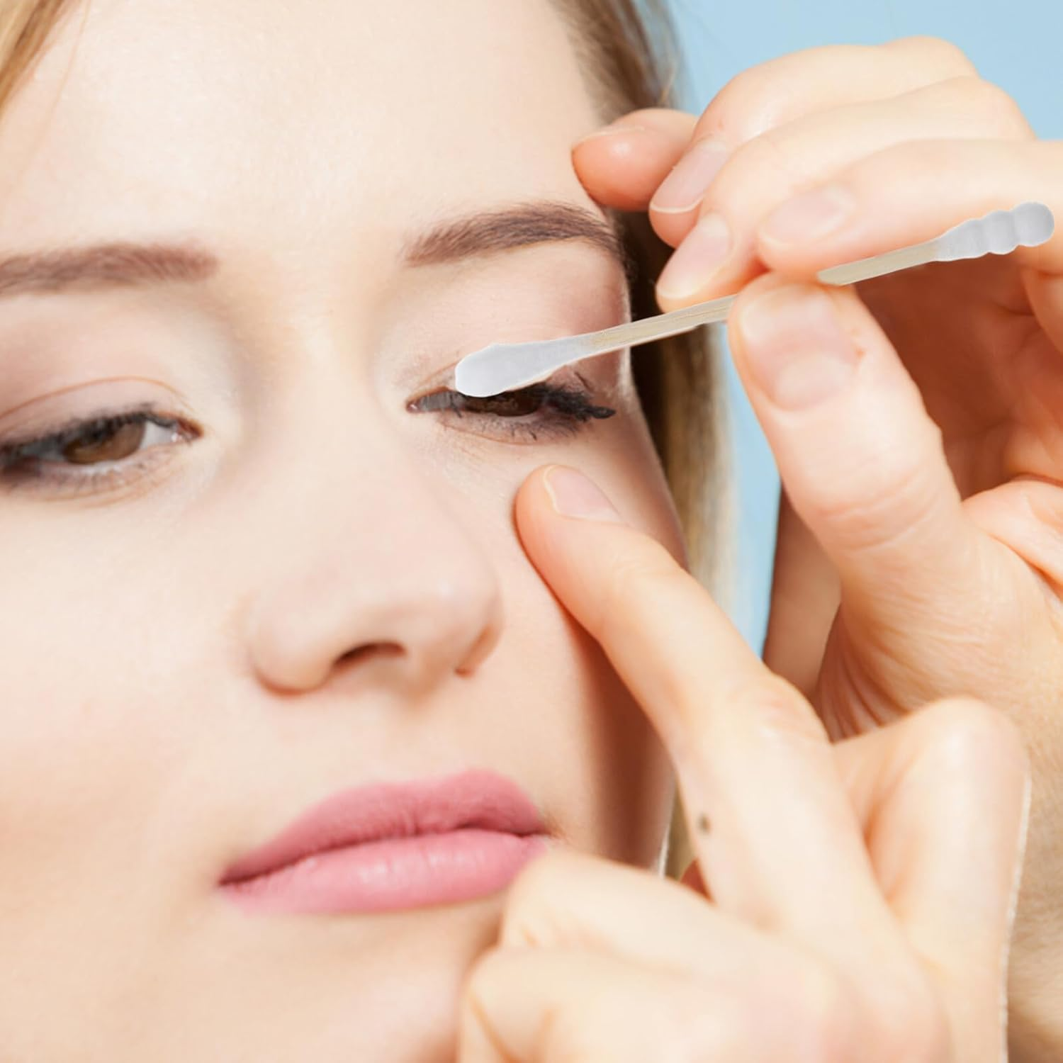 GANAZONO 500Pcs Dual-Ended Cotton Swabs with Wooden Stems for Ear Cleaning and Makeup Removal Soft round Cotton Tips for Cosmetic Use and Hygiene Lightweight Portable Health Care Essentials image number 4