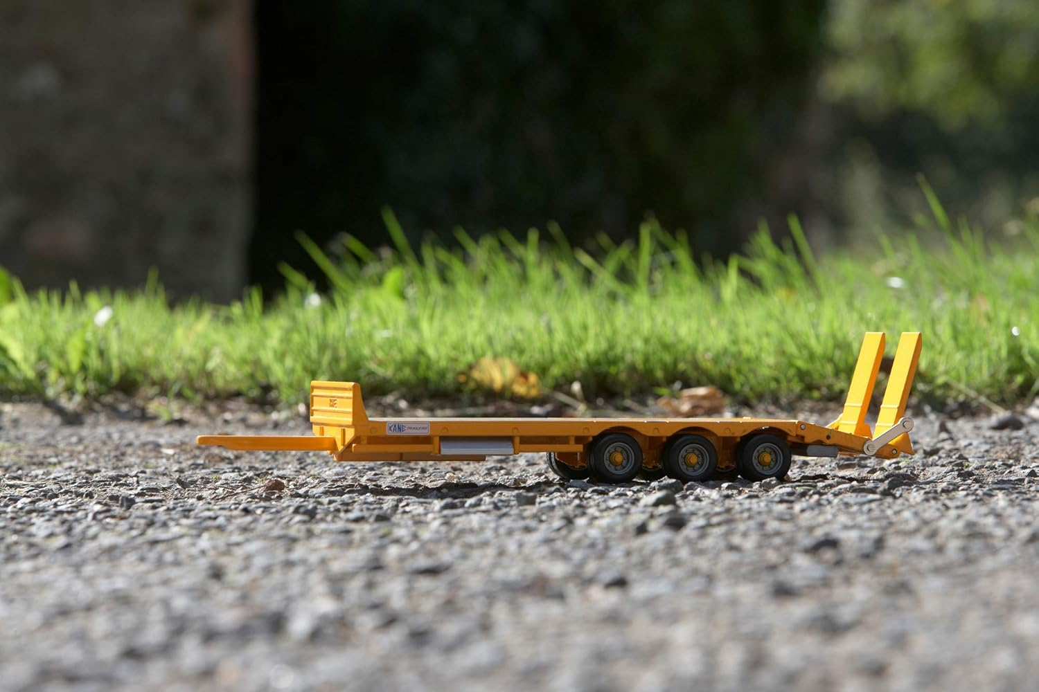 Britains Kane LLTM Low Loader - Collectable Tractor Toy - Tractor Toys Compatible with 1:32 Scale Farm Animals and Toys - Suitable for Collectors and Children from 3 Years image number 3