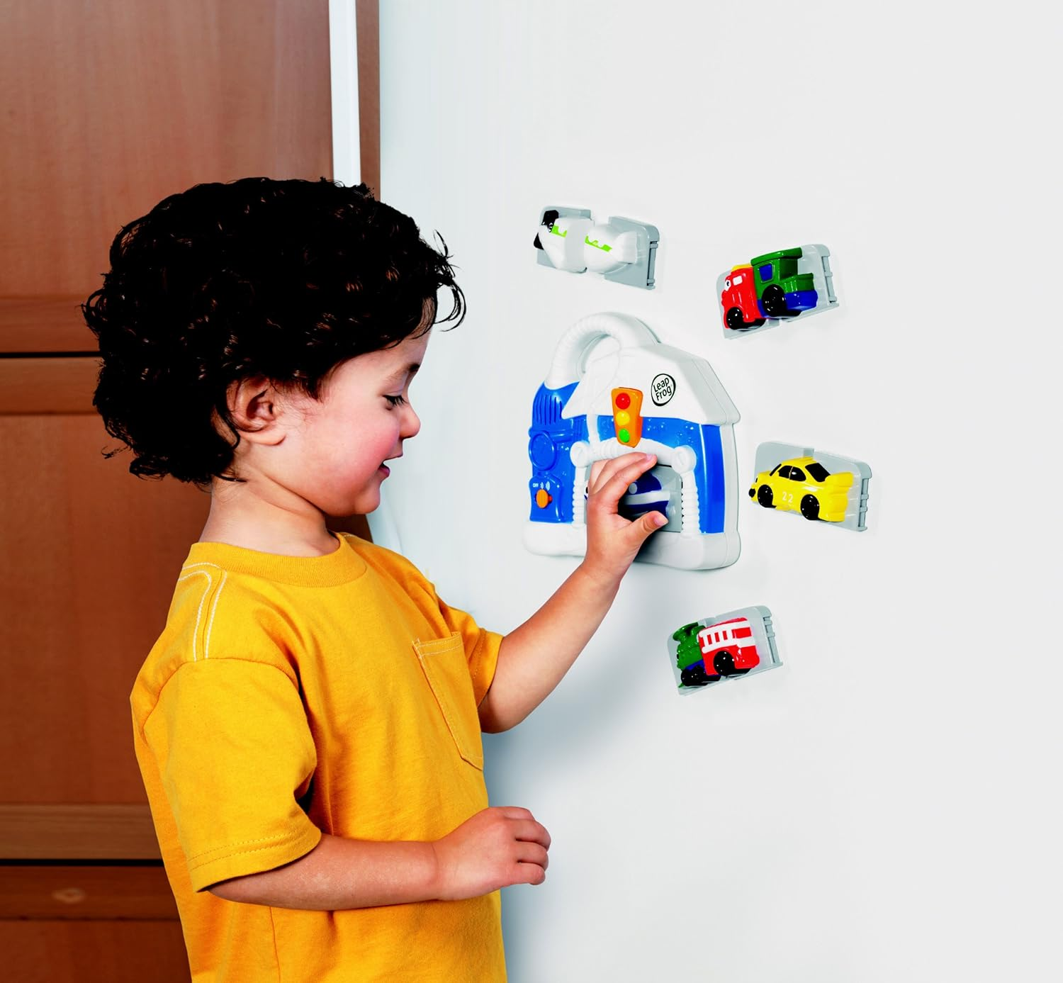 Leapfrog Fridge Wash & Go Magnetic Vehicle Set image number 1