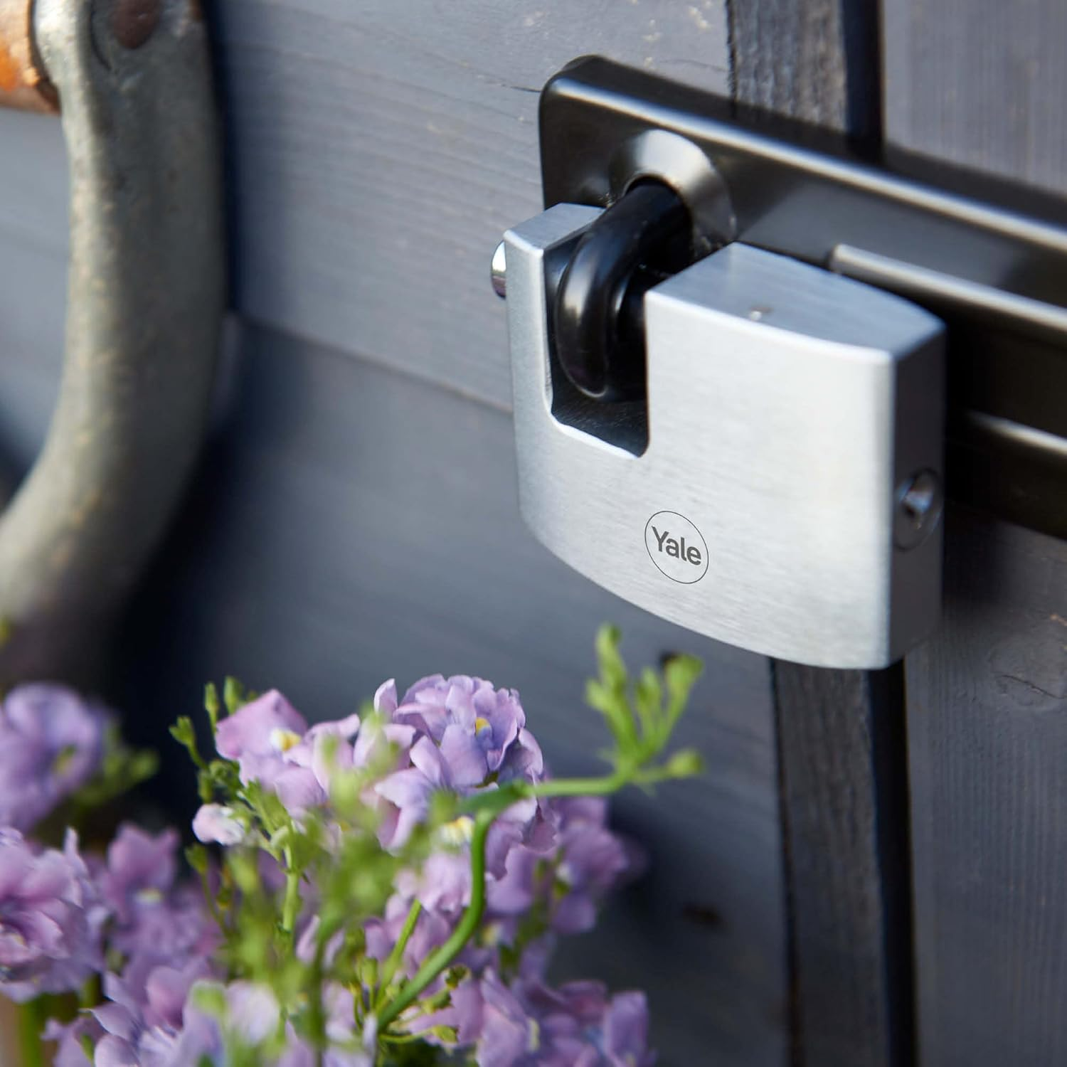 Yale - Y124B/60/110/1 Maximum Security 60Mm Brass Block Lock - Chrome Finish - Open Steel Shackle - 3 Keys image number 4