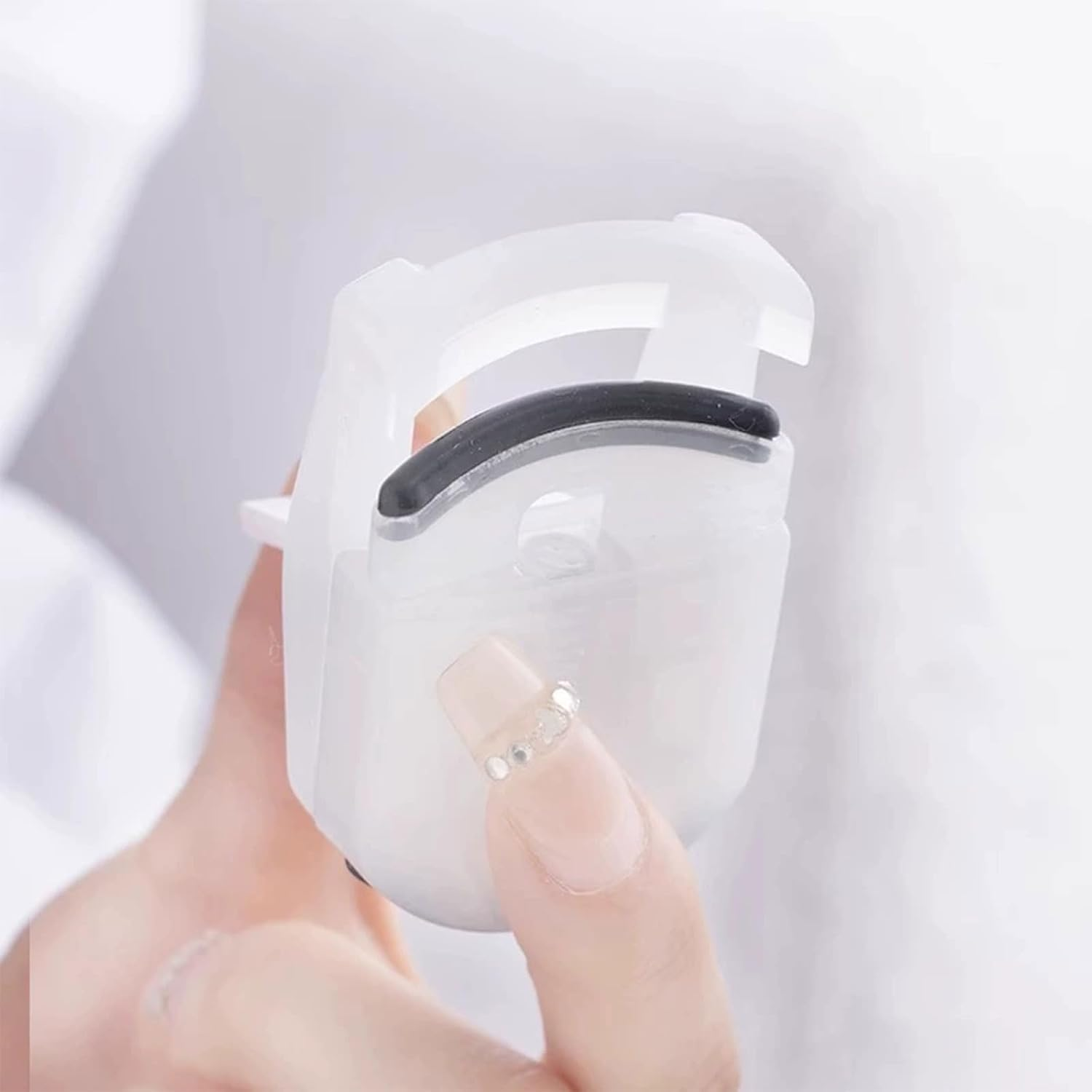 CTOUUGRS Portable Eyelash Curler with Rubber Pad Professional Eyelash Curling Tool for Women Travel Size Easy to Use Lash Curler Beauty Essential image number 3