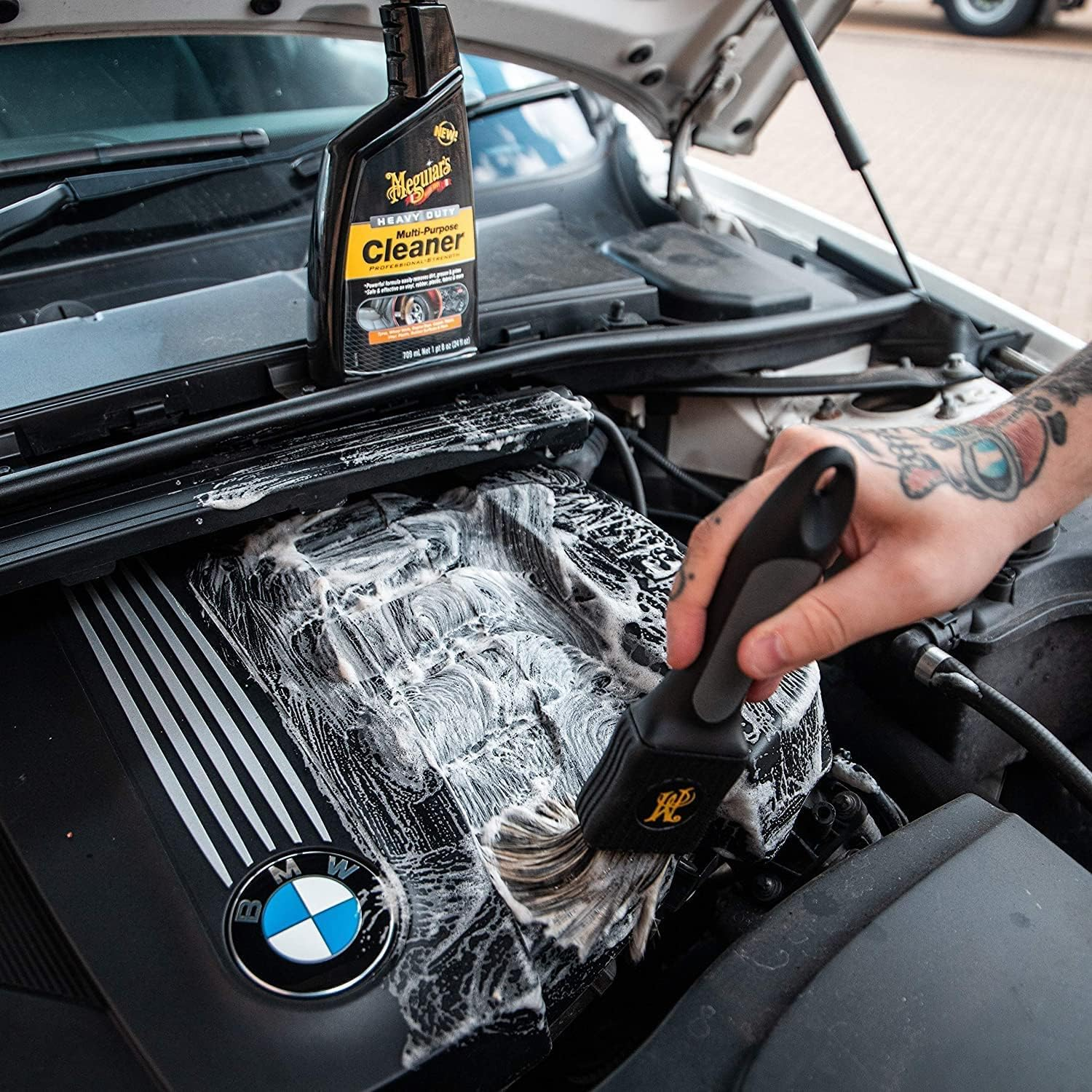 Meguiar'S Heavy Duty Multi-Purpose Cleaner, 710 Ml | Quickly Removes Dirt, Grease & Grime | Safe for Vinyl, Plastic, Fabric, Carpet, Upholstery & Rubber image number 3