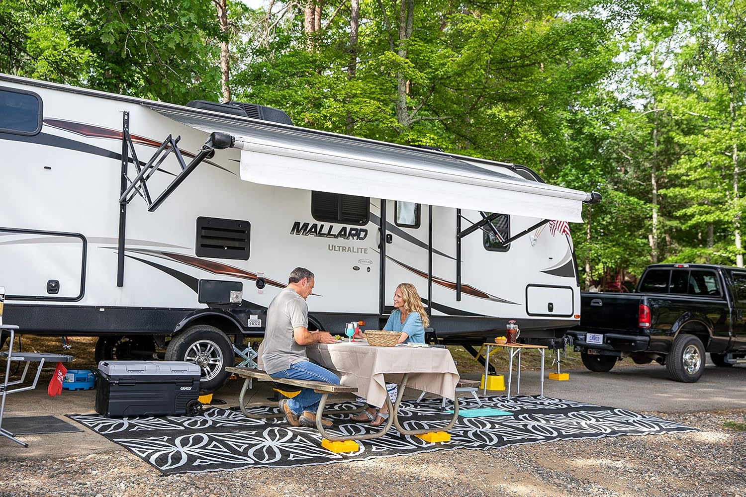 Camco Heavy Duty Leveling Blocks, Ideal for Leveling Single and Dual Wheels, Hydraulic Jacks, Tongue Jacks and Tandem Axles (4 Pack) image number 4