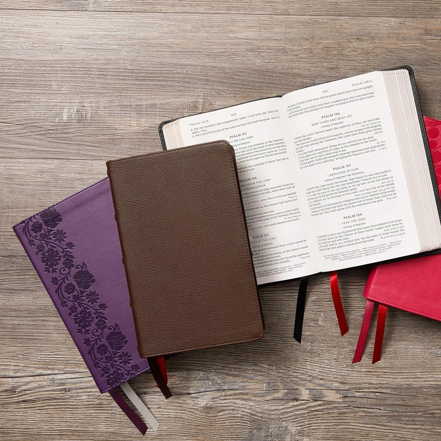 KJV, Personal Size Large Print Single-Column Reference Bible, Leathersoft, Red Letter, Comfort Print: Holy Bible, King James Version [Purple] image number 2