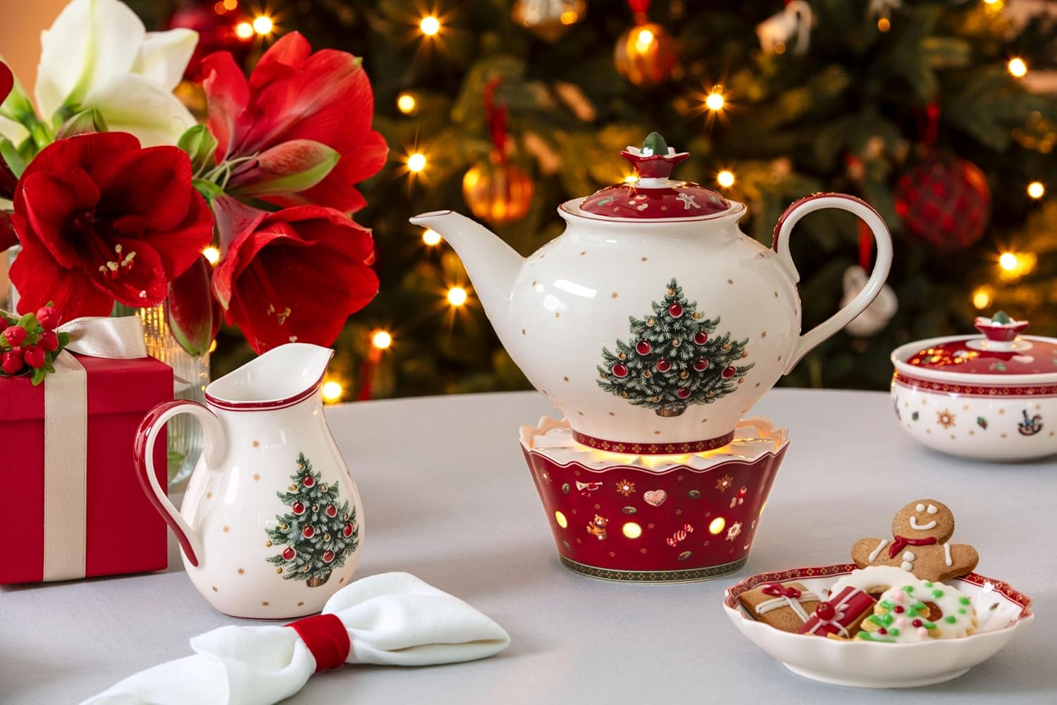 Villeroy & Boch - Toy'S Delight Multi-Coloured Tea Warmer, Tea Warmer, Christmas Tableware, Christmas Pattern, Premium Porcelain image number 6