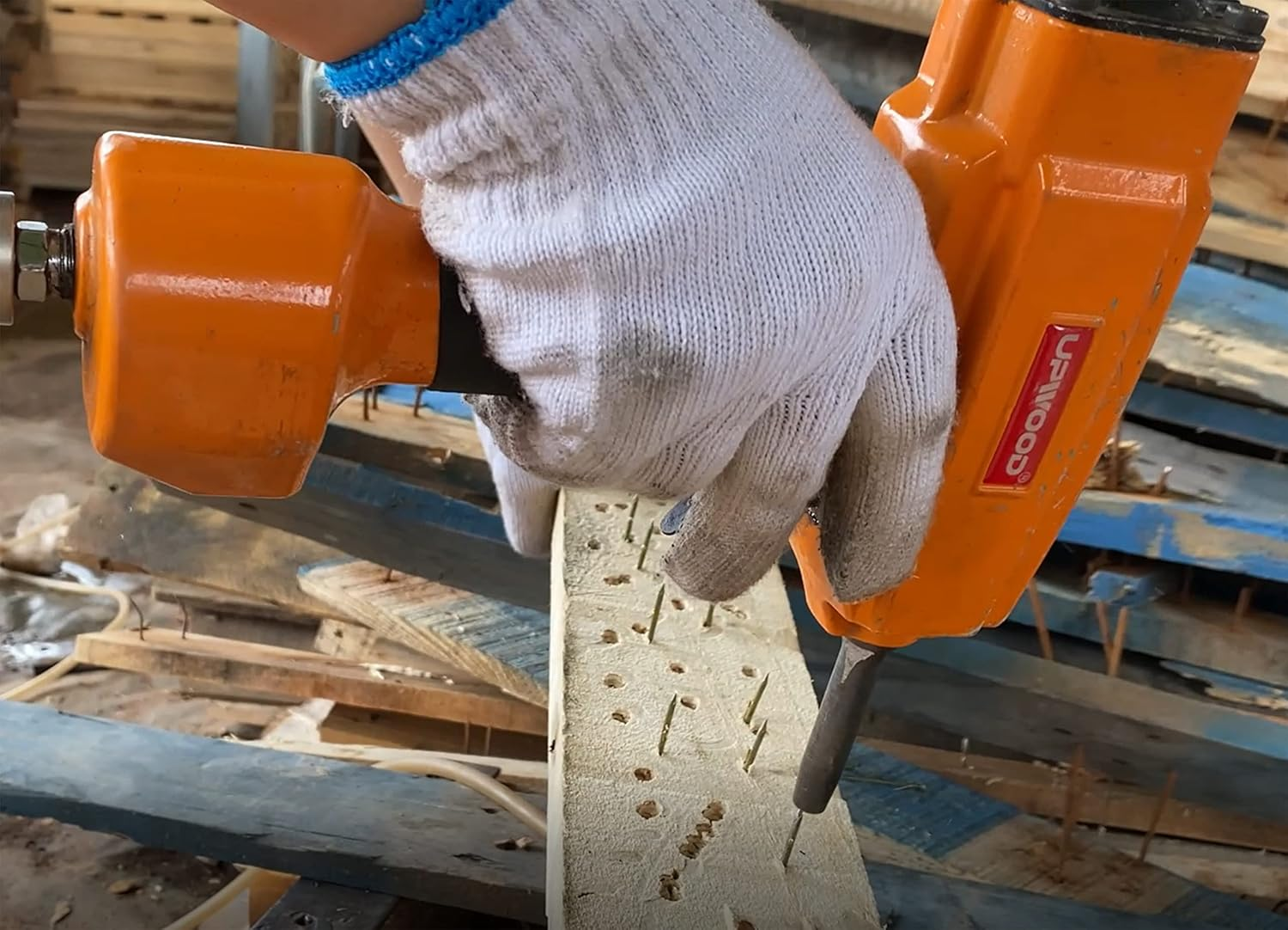 Professional Air Punch Nailer Nail Remover, Pneumatic Nail Puller for Denailing & Recycling Wood image number 3