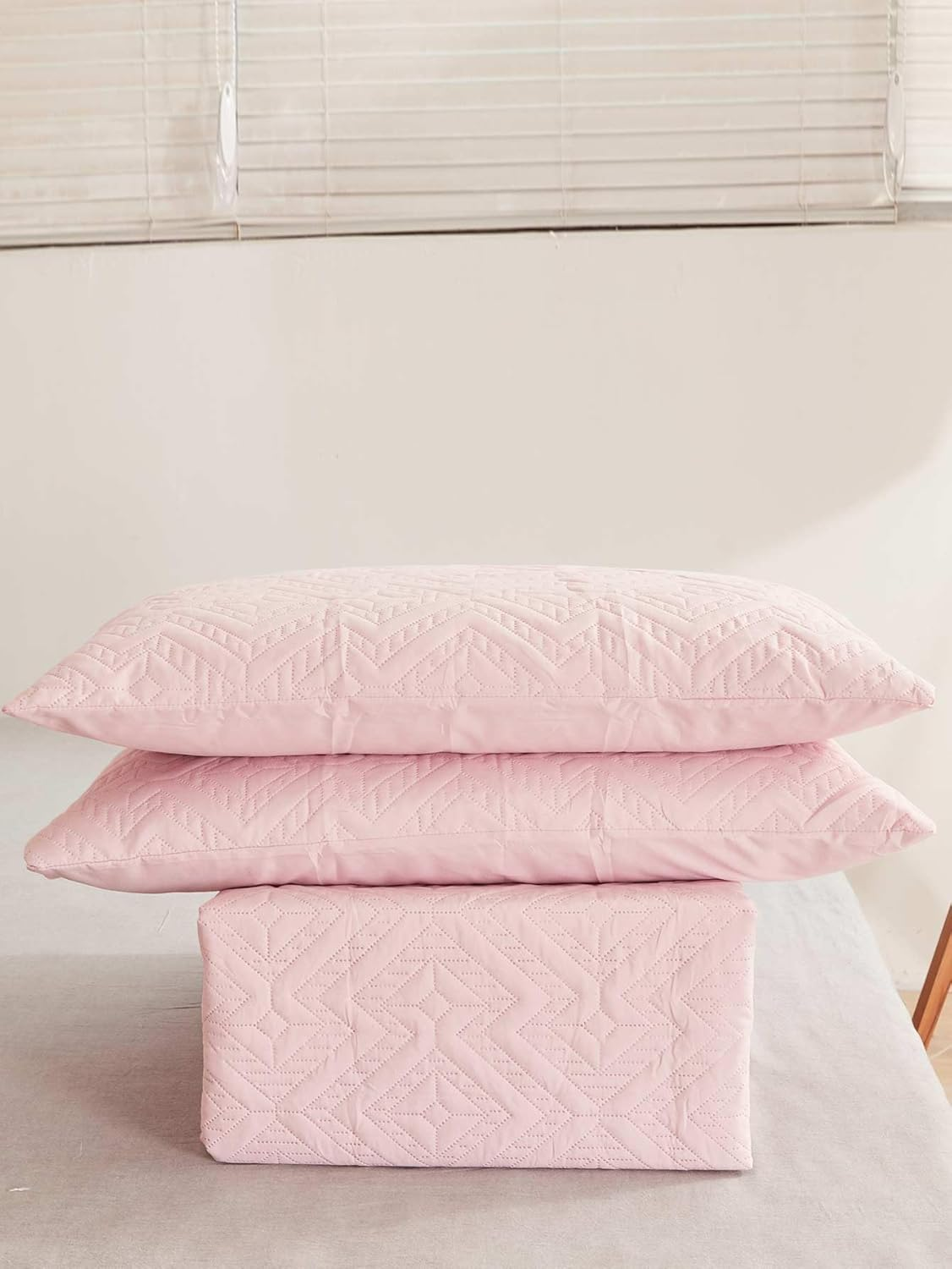 Techshining 3 Piece Bedspread Coverlet Set - Lightweight Microfiber & Cotton Fill, Reversible Pink Quilt with Pillow Shams for Twin, Full, Queen, King (Queen)
