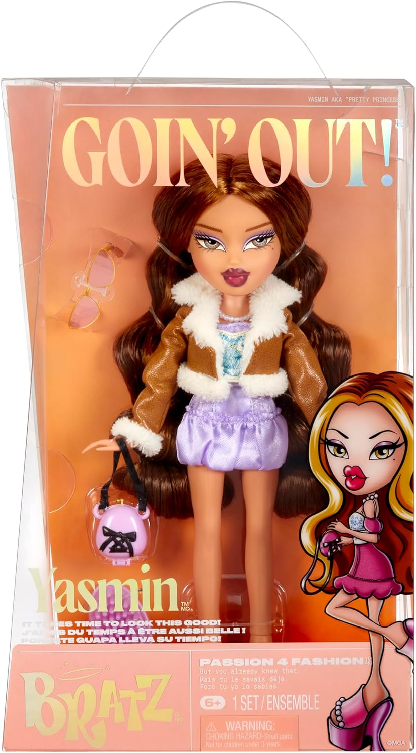 Bratz Babyz Runwayz Doll - Cloe - 1 Collectible Fashion Doll with Stylish Outfit, Cute Baby Doll with a Necklace That Doubles as a Keychain - Kids Toy - Great for Ages 6 and Older image number 4