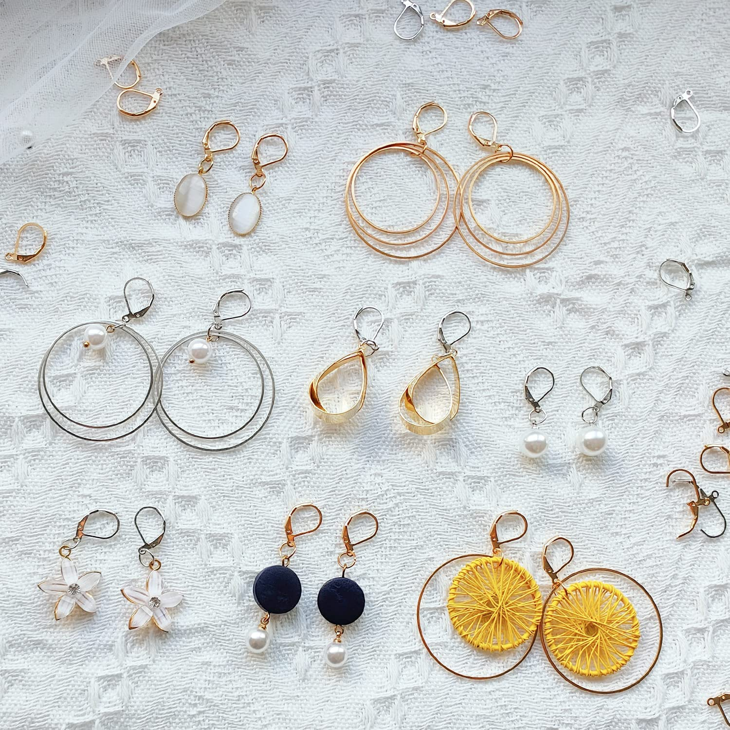 Earring Hooks .Funcyboo 200Pcs Hypoallergenic Earring Hooks, Leverback Earwire French Hook with Open Loop for Earring Designs Jewelry Findings (Golden and Silver)