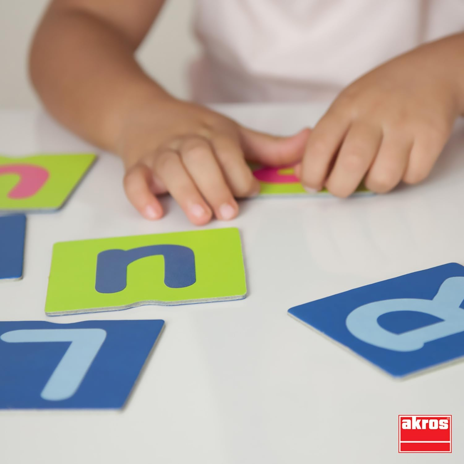 Akros (AKRP1) 20613 Akros Tactile Letter Cards with Punctuation Signs the Senses, Multi-Colour image number 4