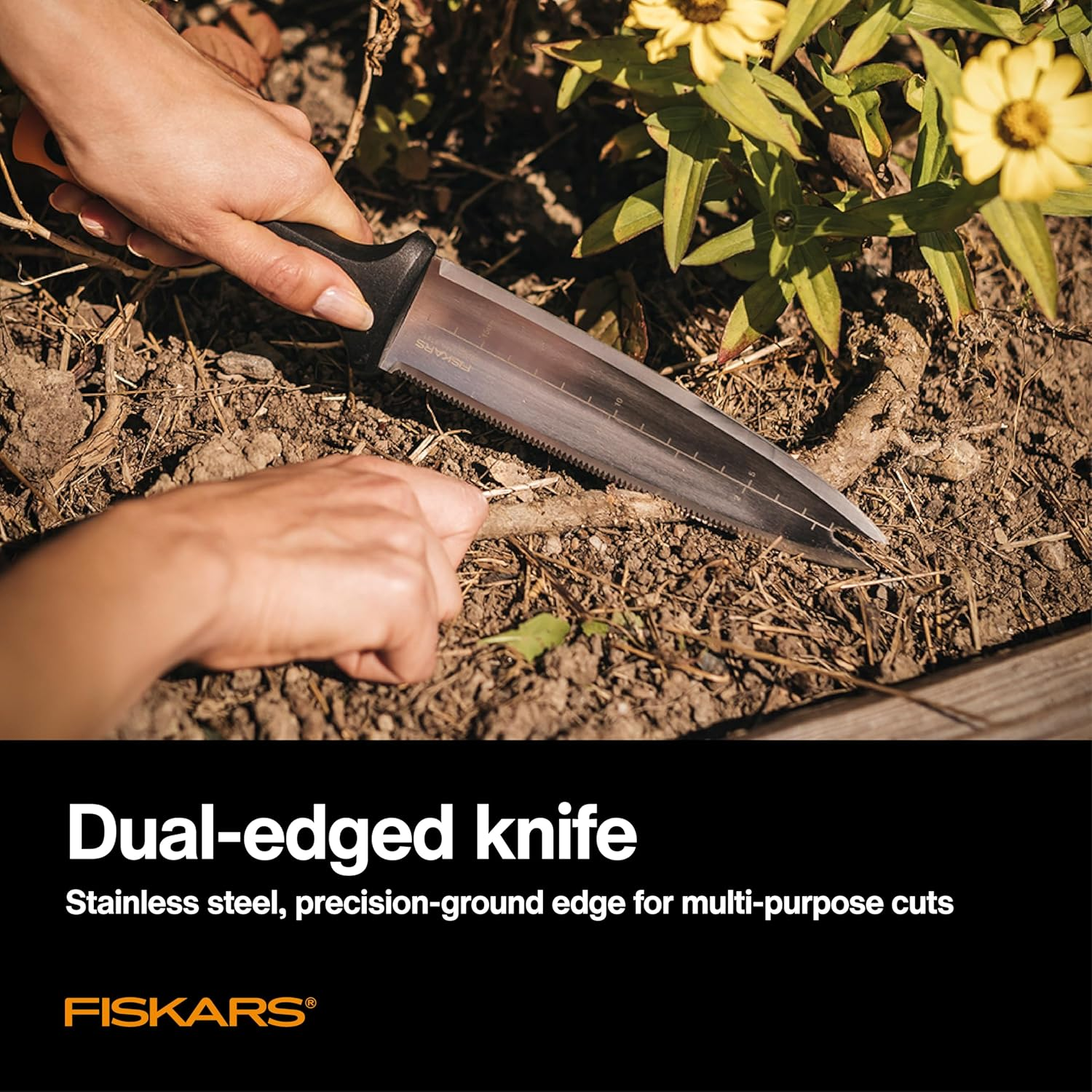 Fiskars Hori Hori Garden Knife with Sheath, Multi-Purpose Heavy Duty Gardening Hand Tool for Weeding, Planting, Digging with Hanging Hole image number 5