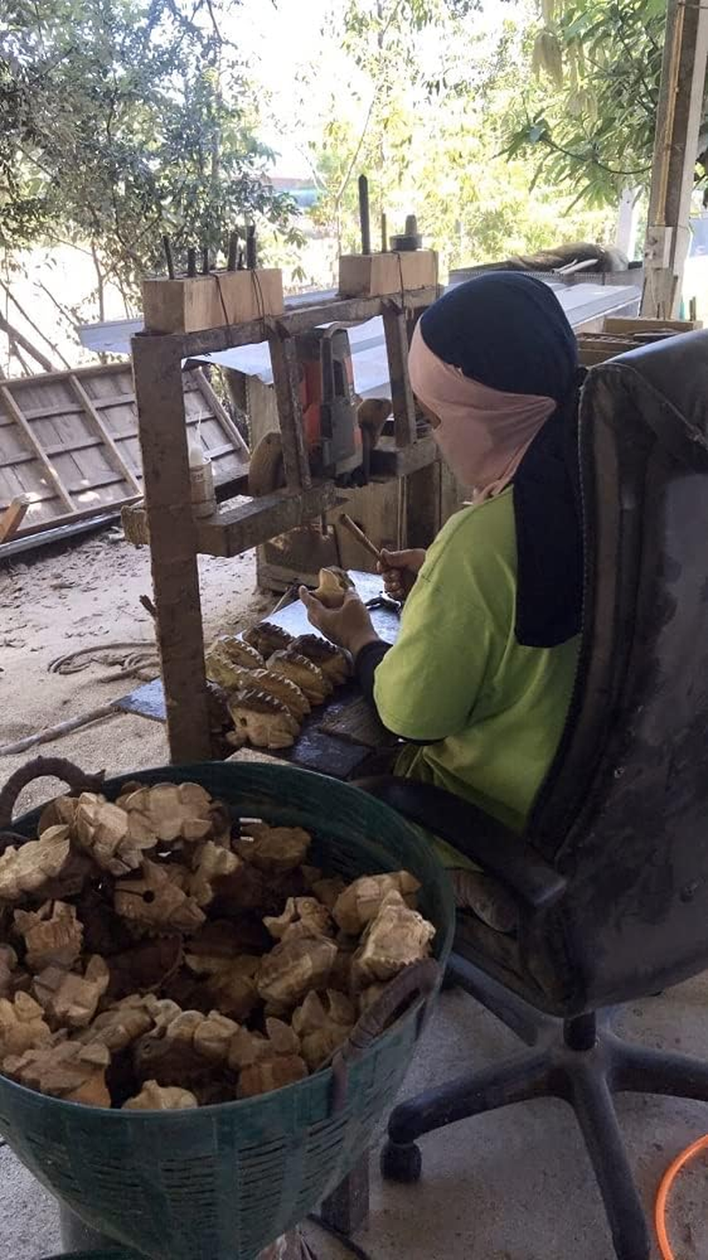 Percussion Instruments Wooden Frog 3 Piece Set - 4 Inch, 3 Inch, 2.75 Inch Musical Instrument (Black/Green/Brown)