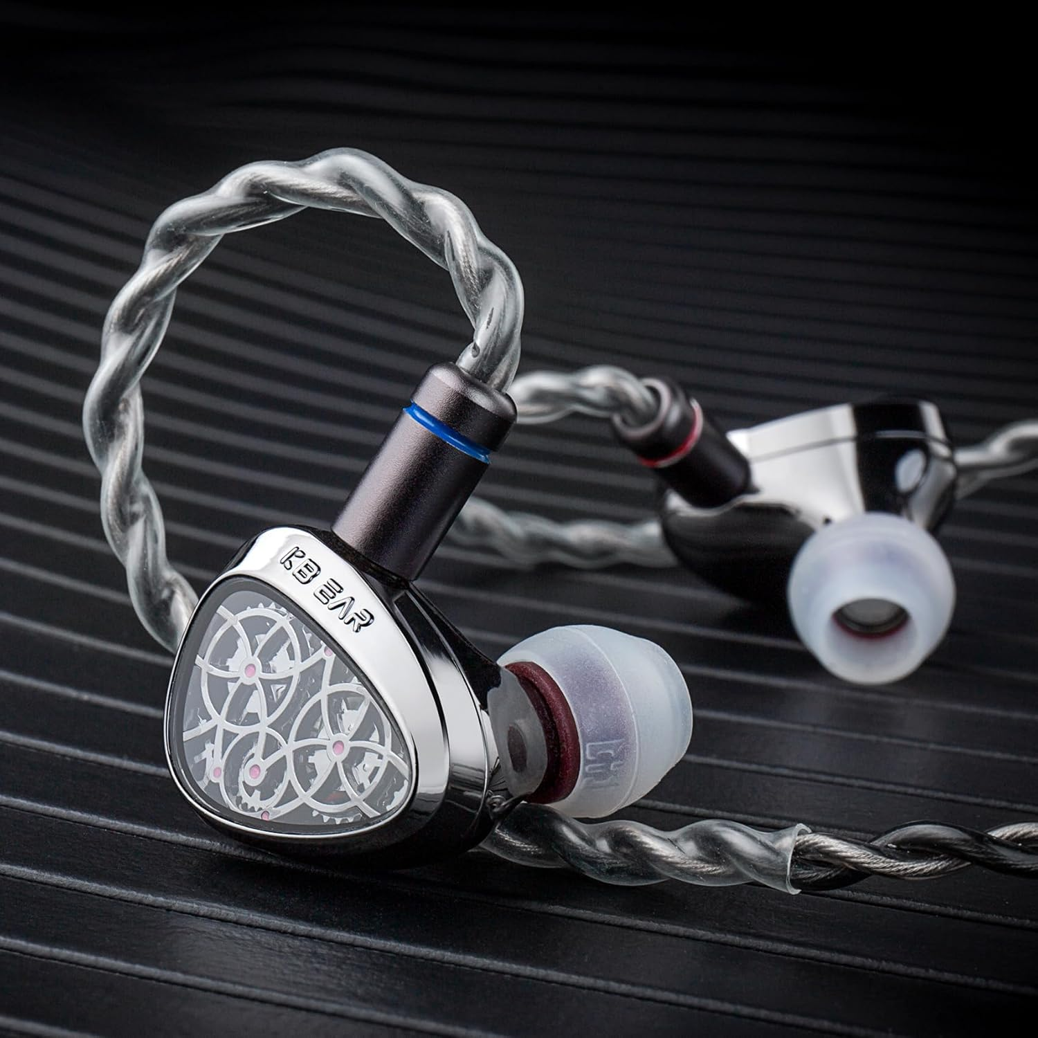 Yinyoo KBEAR TB-PRO Wired Earphones USB C In-Ear Monitor Headphones Hifi with 10 Mm Dual Magnetic Zinc Alloy Gear Design Gaming Earplugs for Trips & Commuting (Type-C, with Mic) image number 3