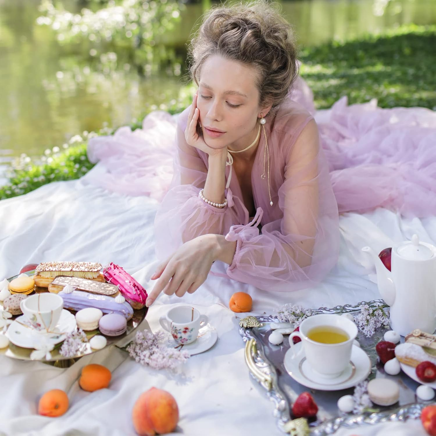 Hbluefat 2Pcs 12In Gold Stainless Steel Tray for Serving Decorative Gold Jewelry Bar Jewelry Dish Key Bowl Mirror Dresser Decor Coffee Fruit Metal Perfume Trim Storage Dessert(Round) image number 4